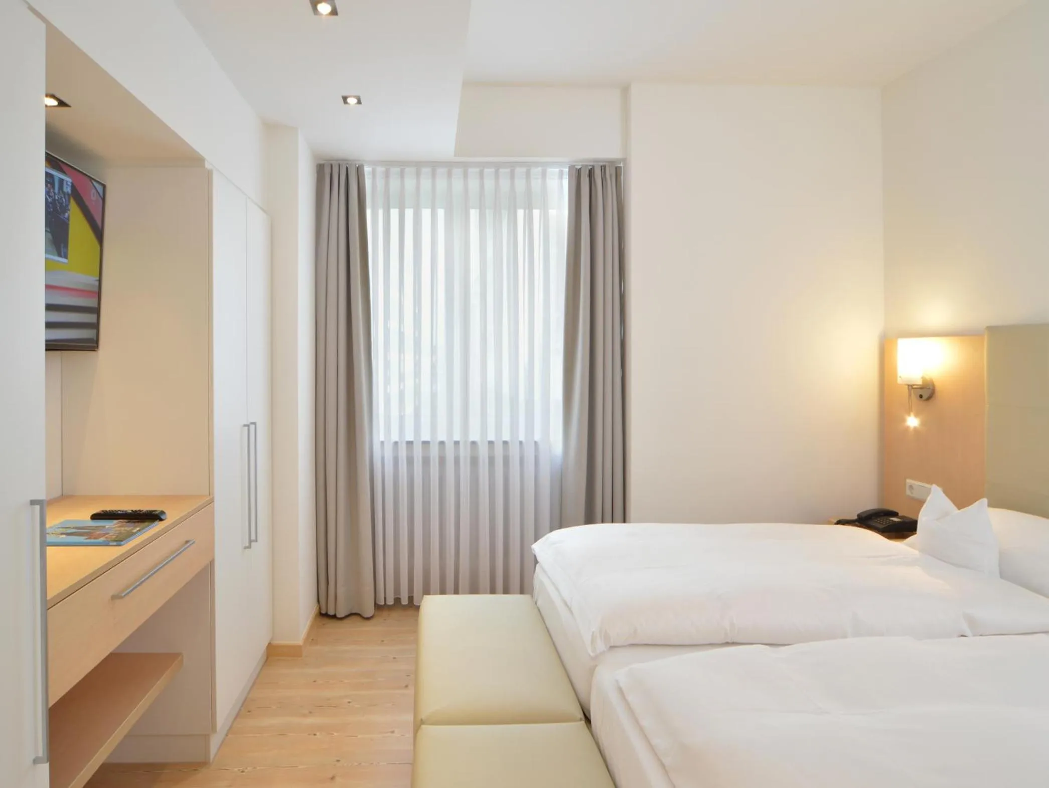 Photo of the whole room, Bed in Hotel Ludwig Superior