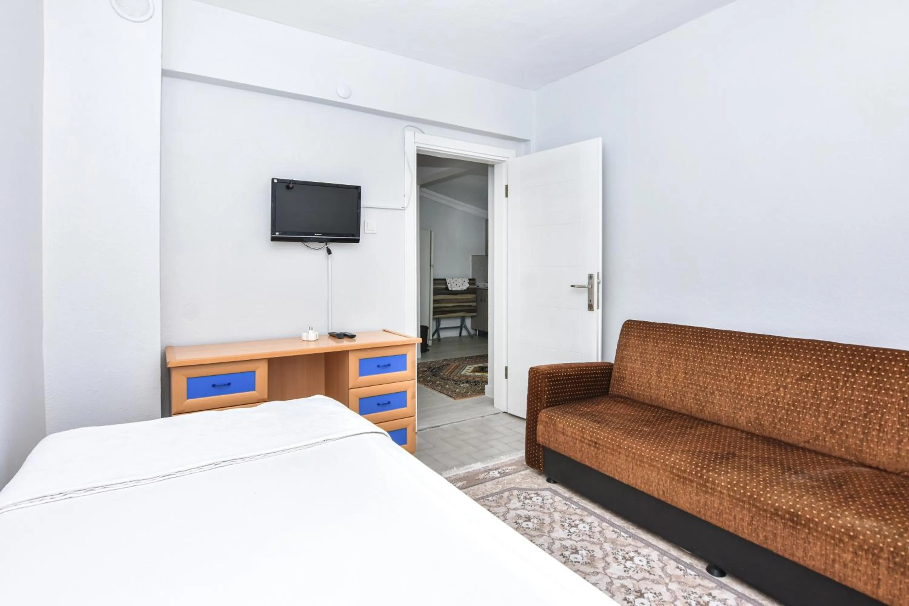 Living room, Bed in Yade Apart Pension