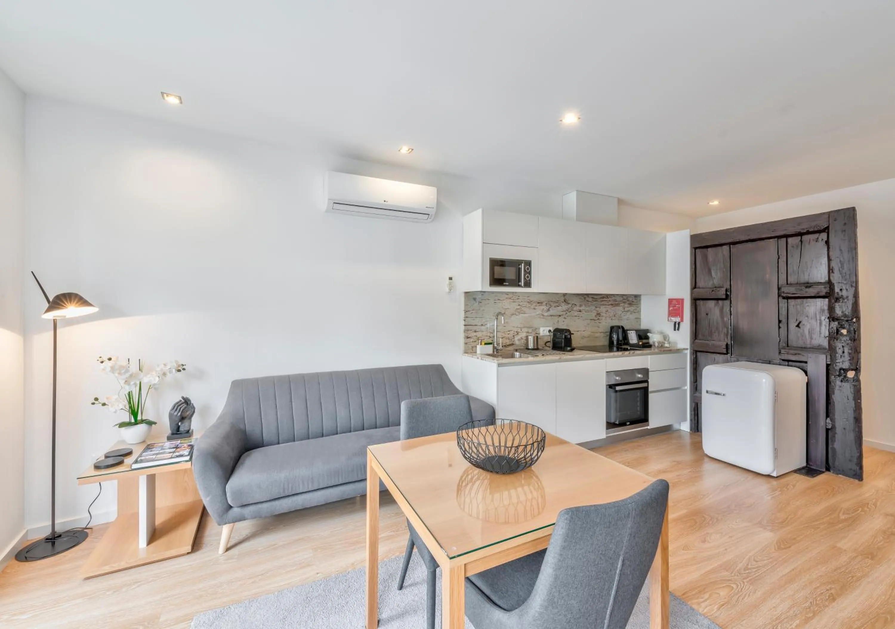 Dining area in Oporto Comfort Dom Hugo - Historic Apartments
