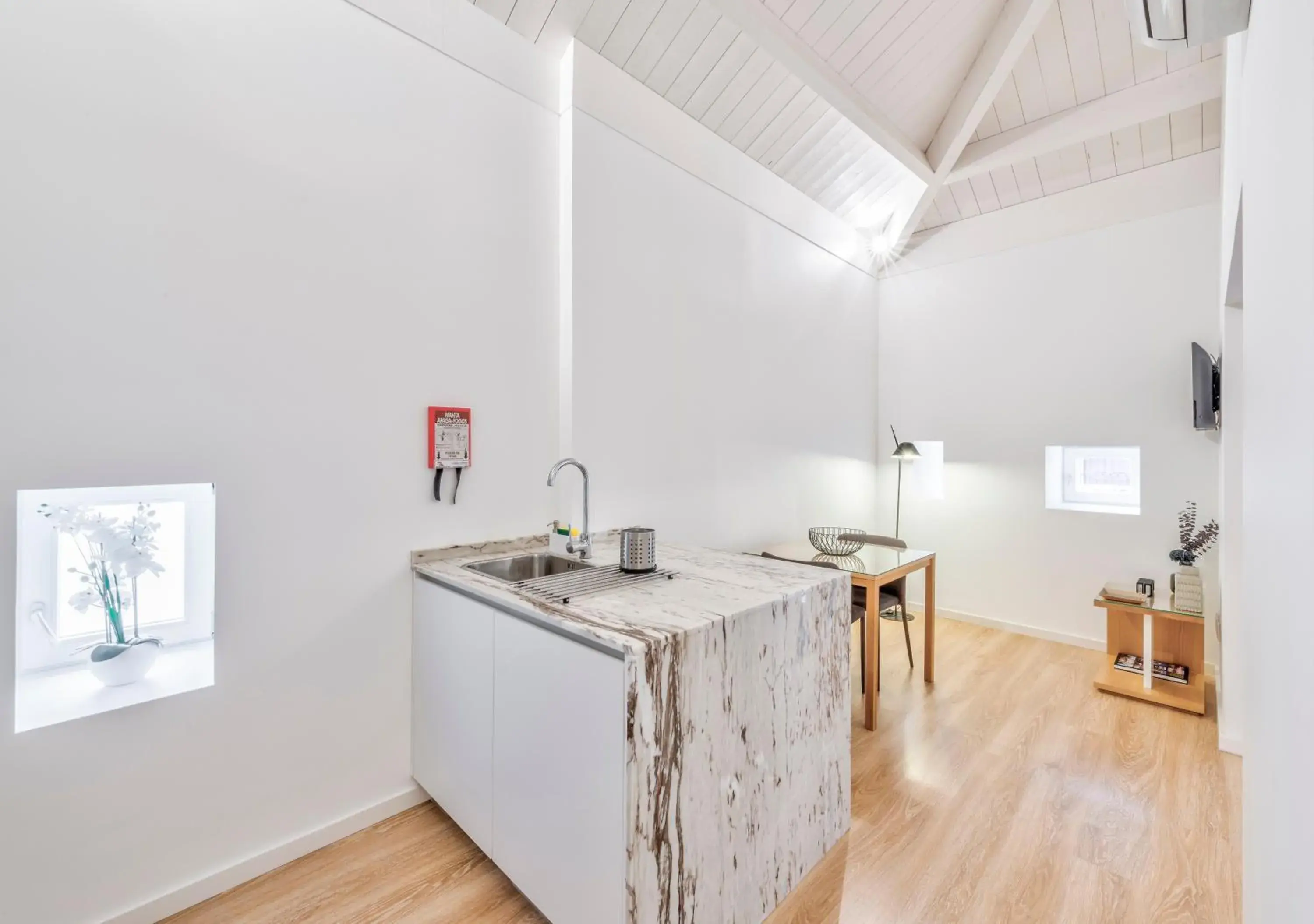 Superior Apartment with One Bedroom and Interior View in Oporto Comfort Dom Hugo - Historic Apartments Superior Apartment with One Bedroom and Interior View in Oporto Comfort Dom Hugo - Historic Apartments