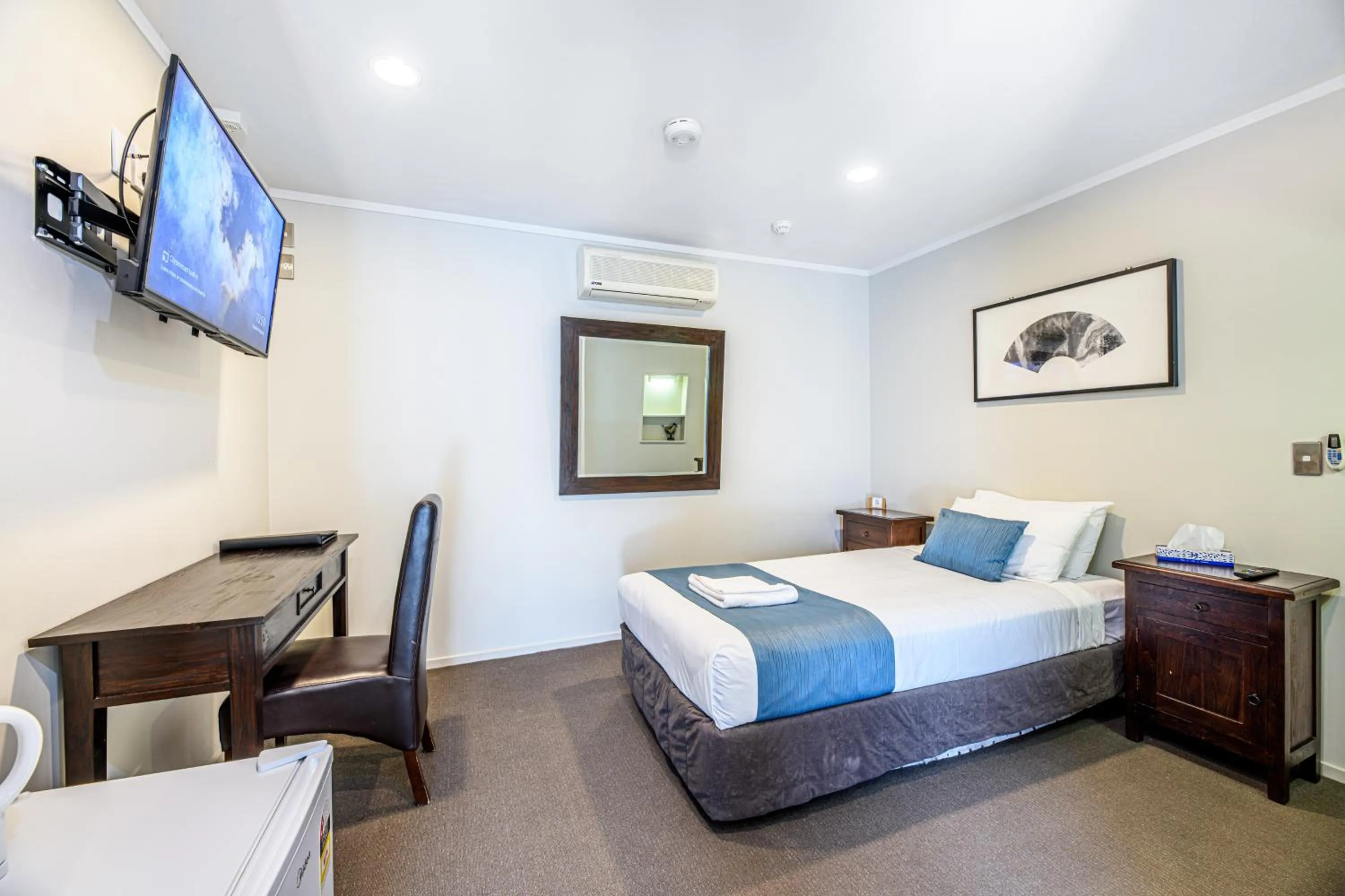 Photo of the whole room, Bed in Northridge Golf Resort