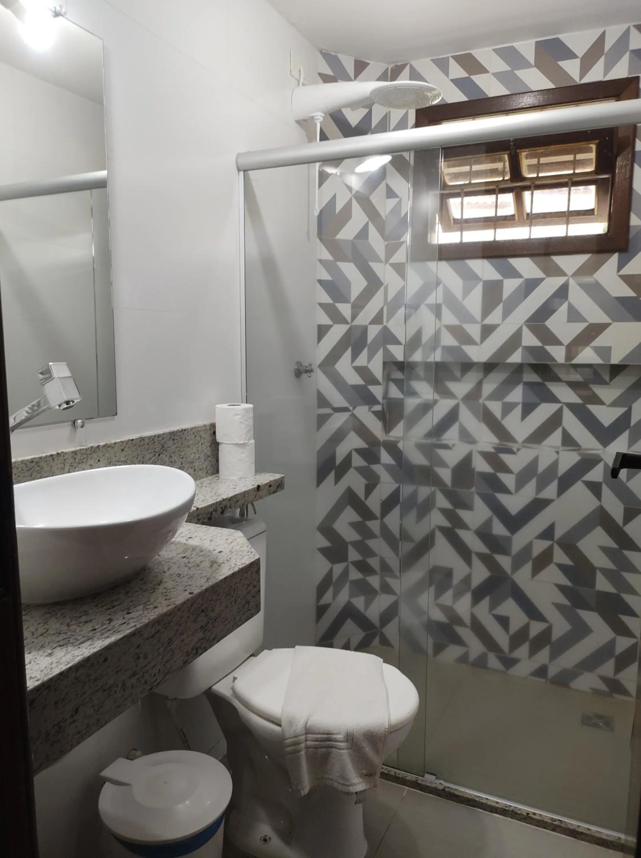 Bathroom in Casa Praia de Taperapuan em Porto