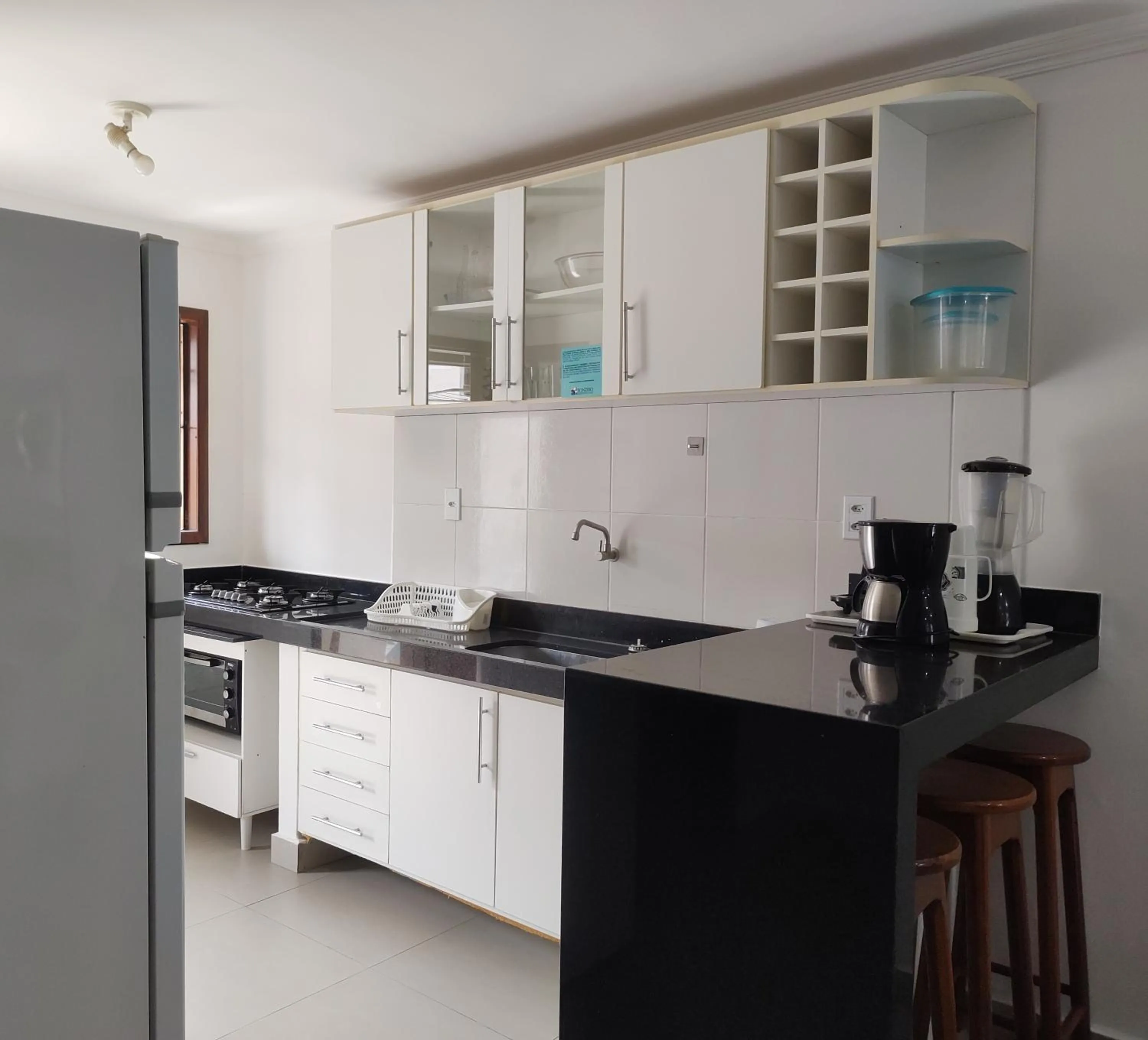 kitchen in Casa Praia de Taperapuan em Porto