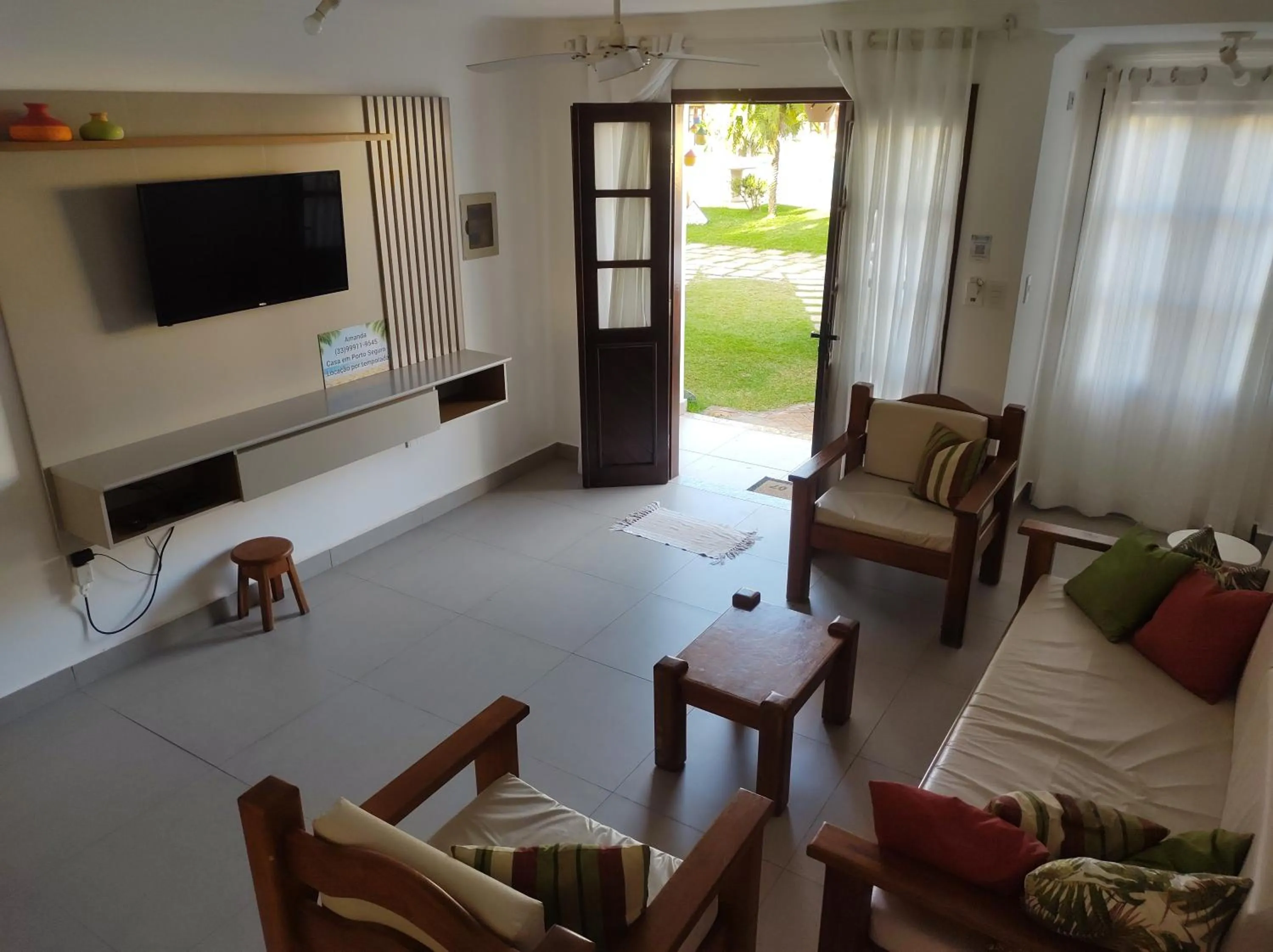 Communal lounge/ TV room in Casa Praia de Taperapuan em Porto