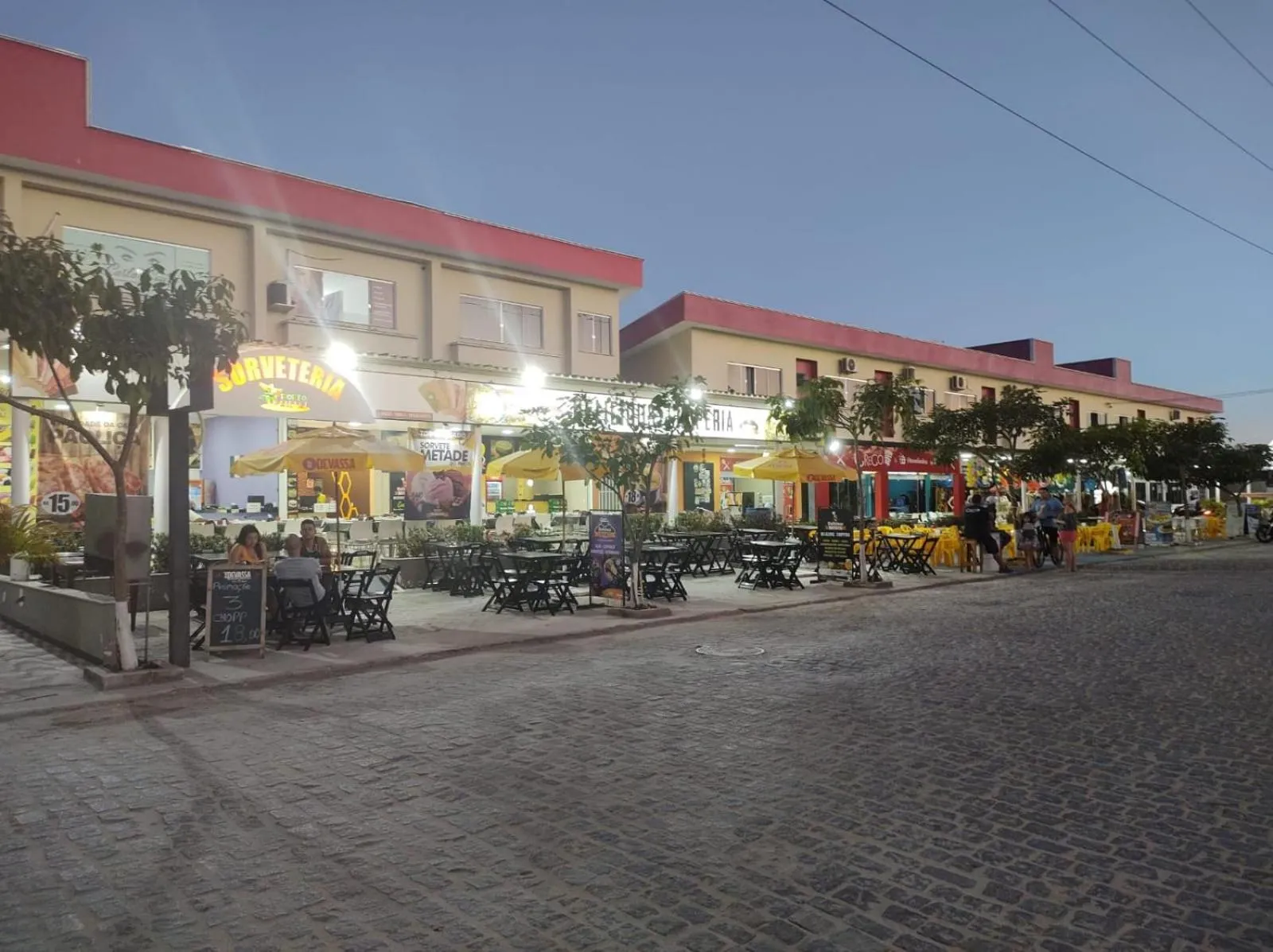 Restaurant/places to eat in Casa Praia de Taperapuan em Porto