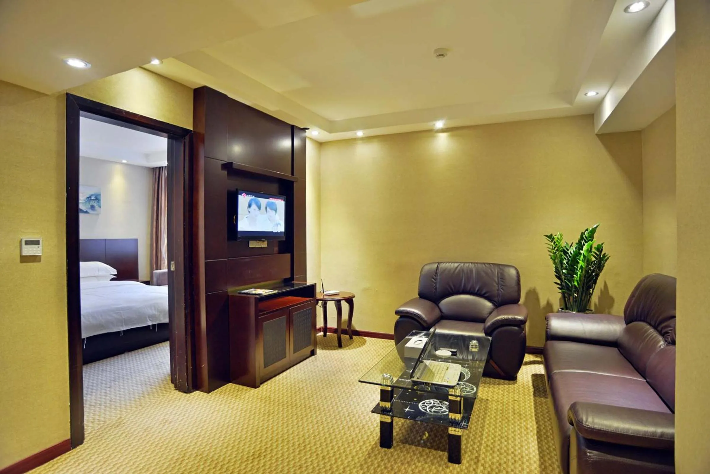 Photo of the whole room, Bed in Slowcom┃Yuebei Hotel （Guangzhou Provincial Government)