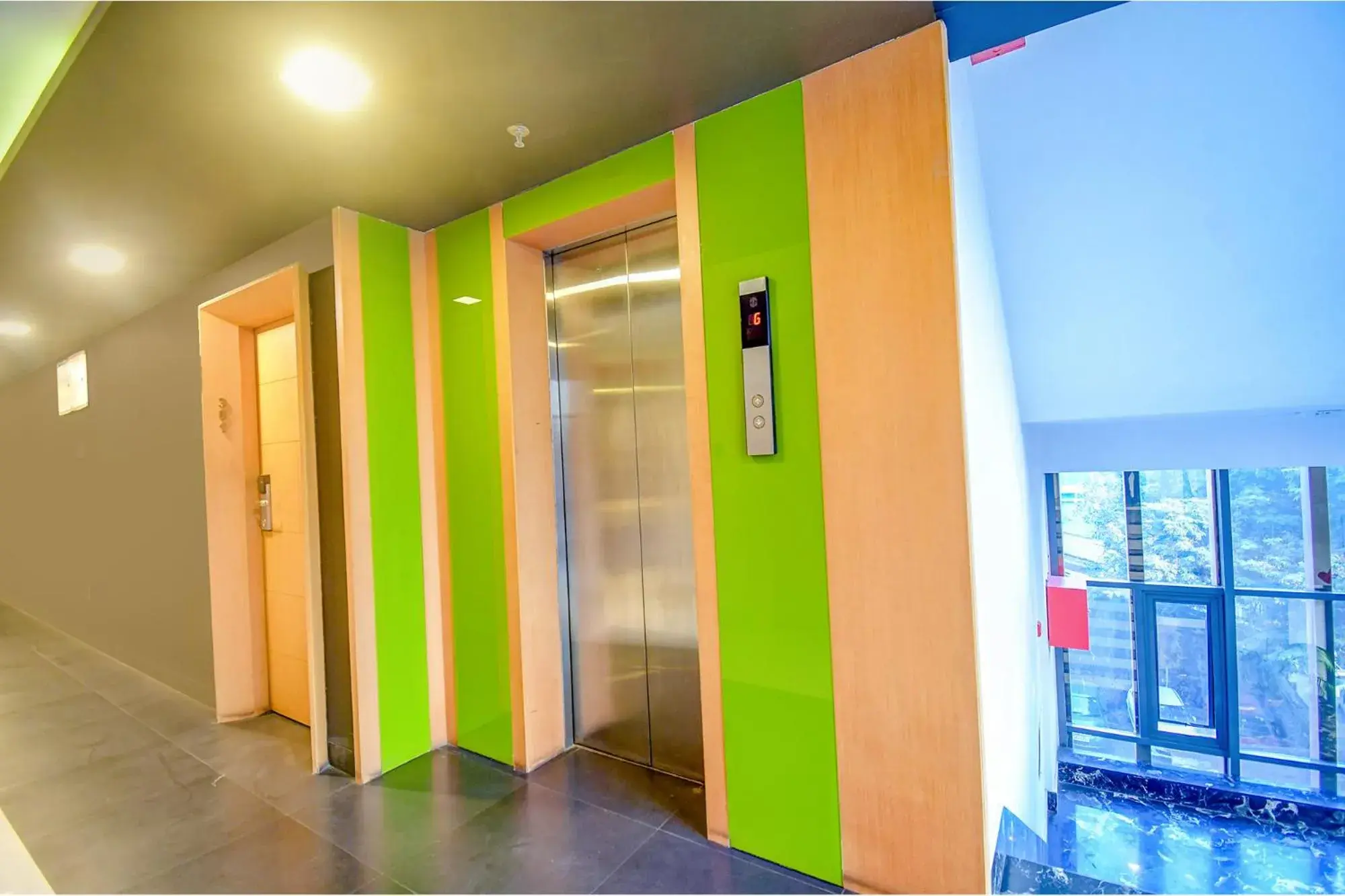 Lobby or reception in FabHotel Prime Kzar Corporate Budget Stay Near Park Street Lobby or reception in FabHotel Prime Kzar Corporate Budget Stay Near Park Street