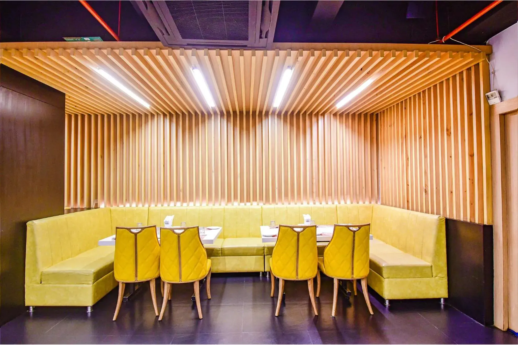 Restaurant/places to eat in FabHotel Prime Kzar Corporate Budget Stay Near Park Street Restaurant/places to eat in FabHotel Prime Kzar Corporate Budget Stay Near Park Street