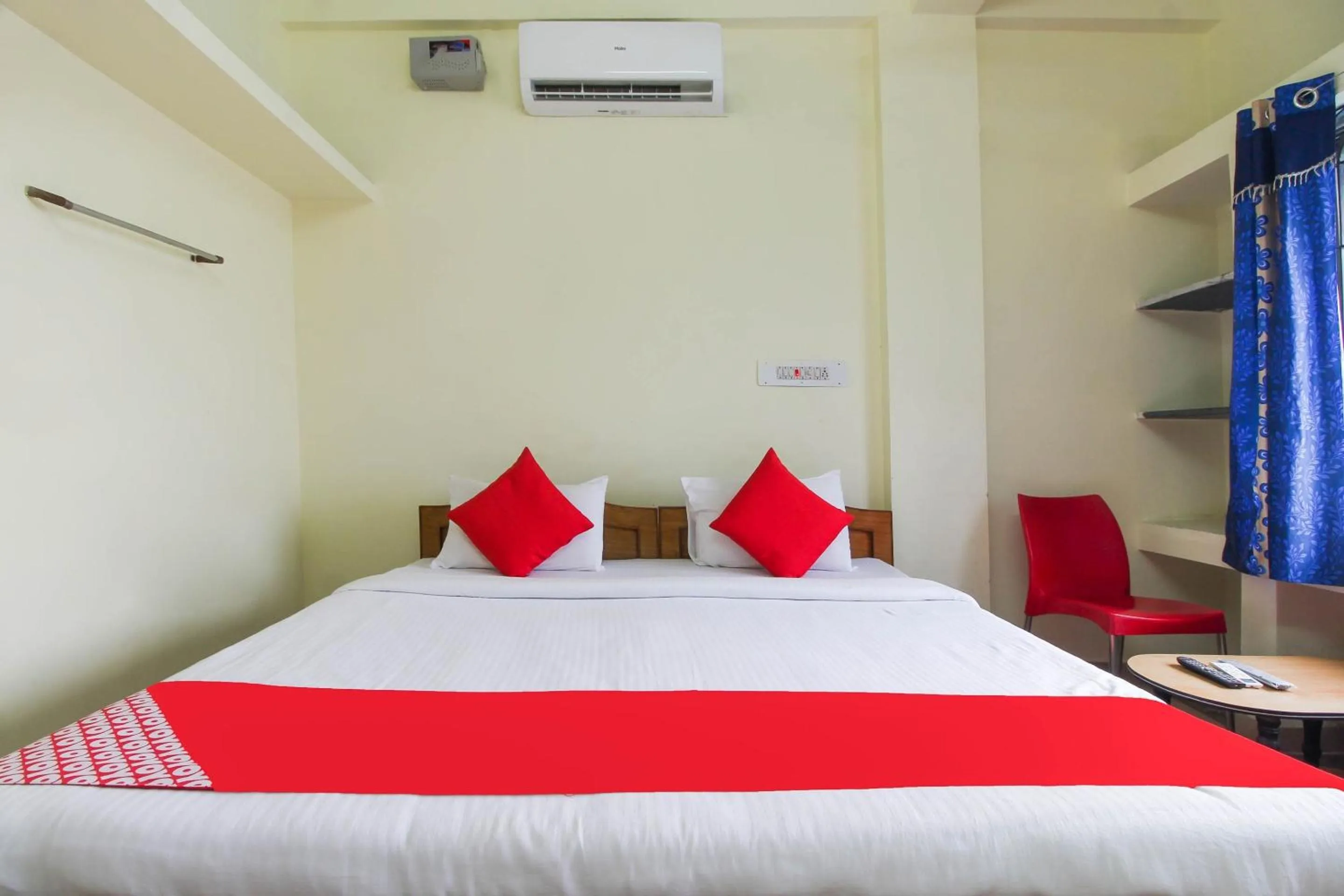 Bedroom, Bed in Hotel O Royal Residency