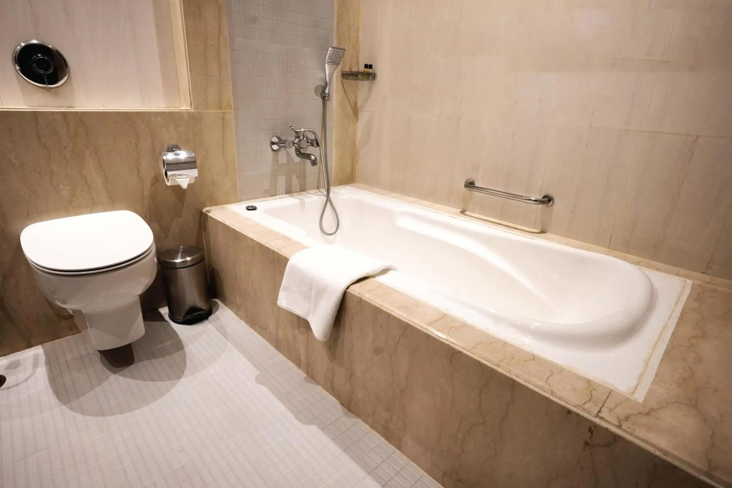 Grand Chanakya Suite - 10% off on SPA, Complimentary Hi-Tea, Happy Hour 11 AM to 11 PM (1+1) in Leisure Inn Grand Chanakya Grand Chanakya Suite - 10% off on SPA, Complimentary Hi-Tea, Happy Hour 11 AM to 11 PM (1+1) in Leisure Inn Grand Chanakya