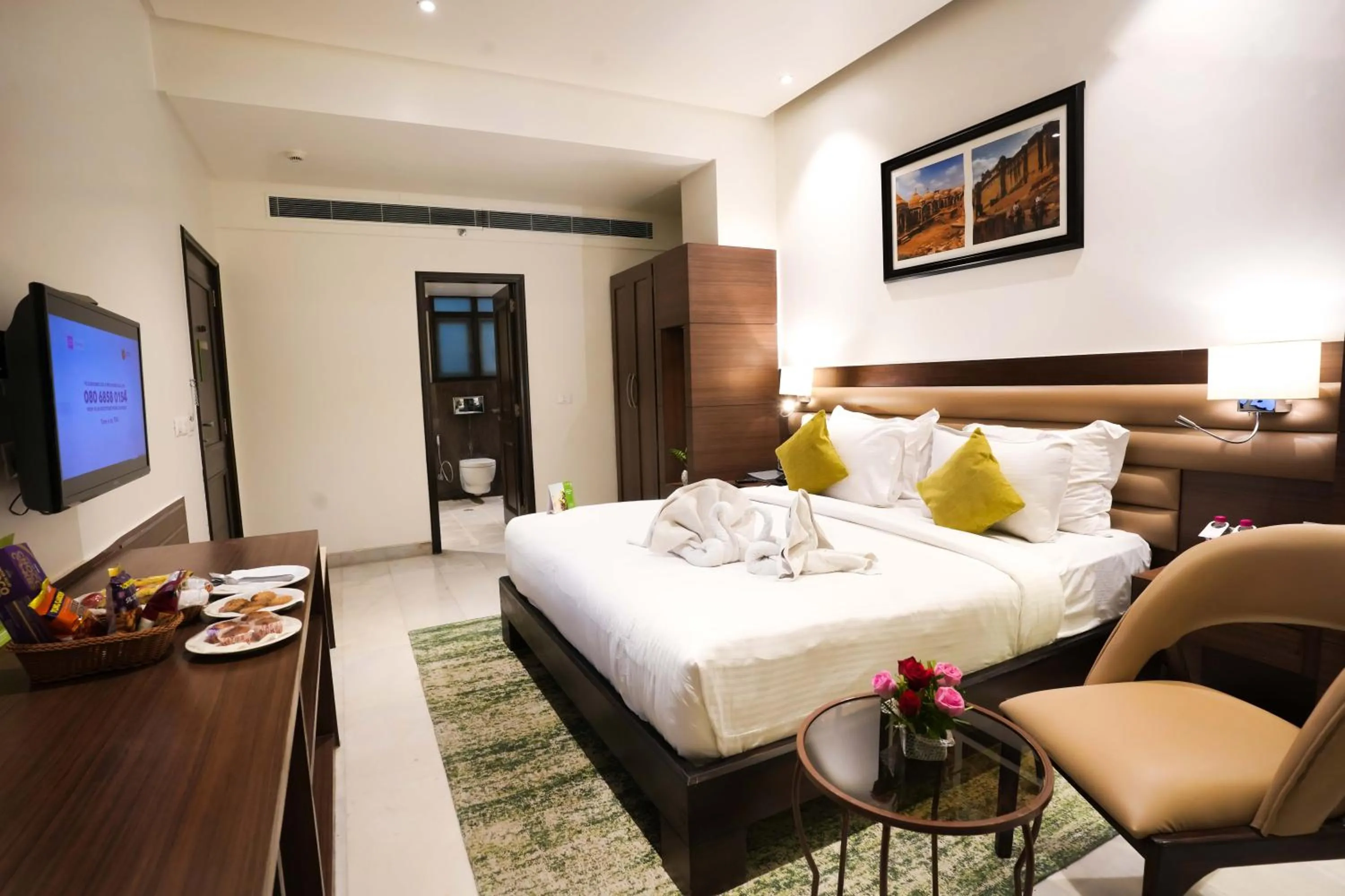 Bed in Leisure Inn Grand Chanakya