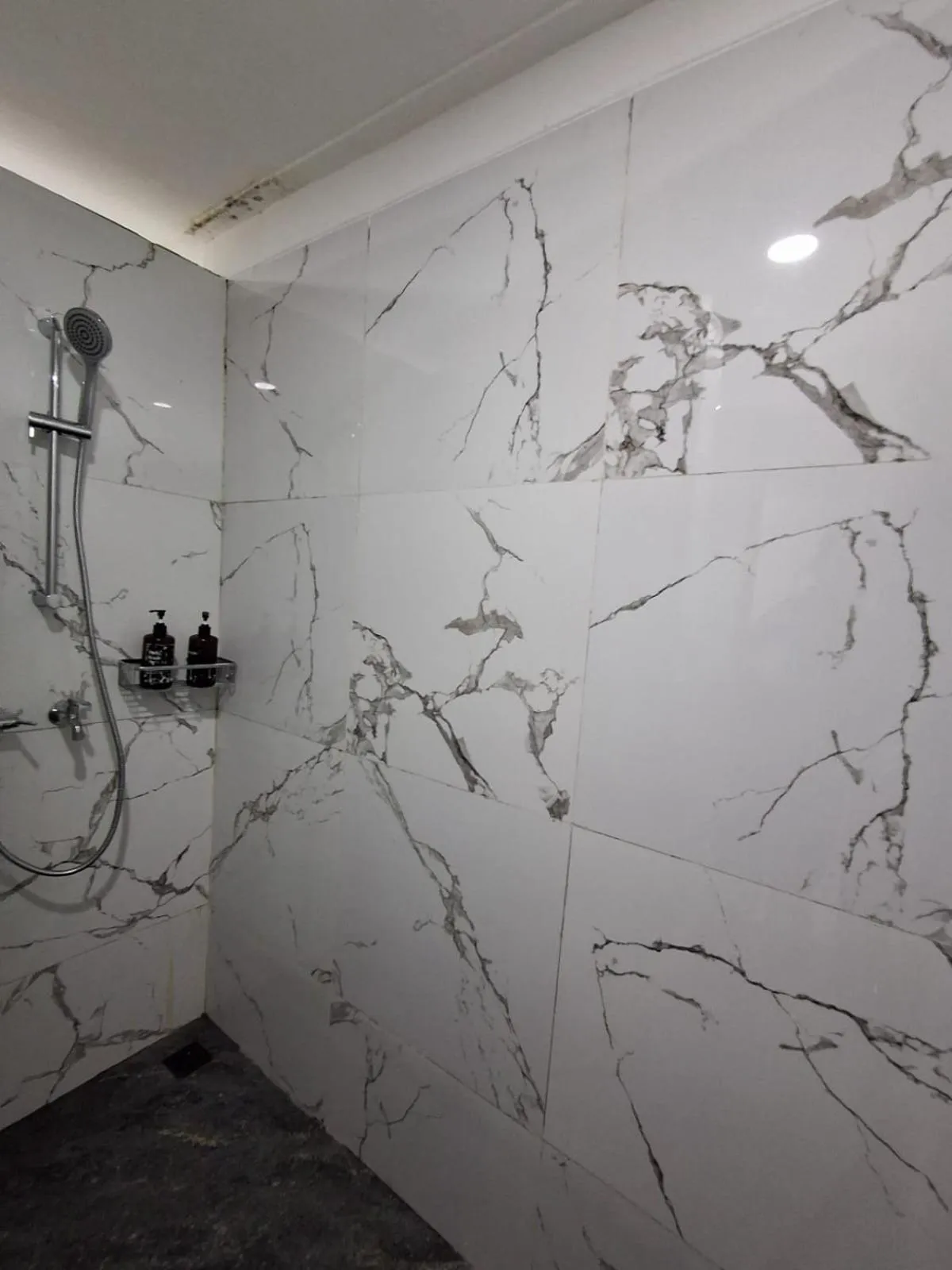 Bathroom in Tirta Arsanta Hot Springs & Villa