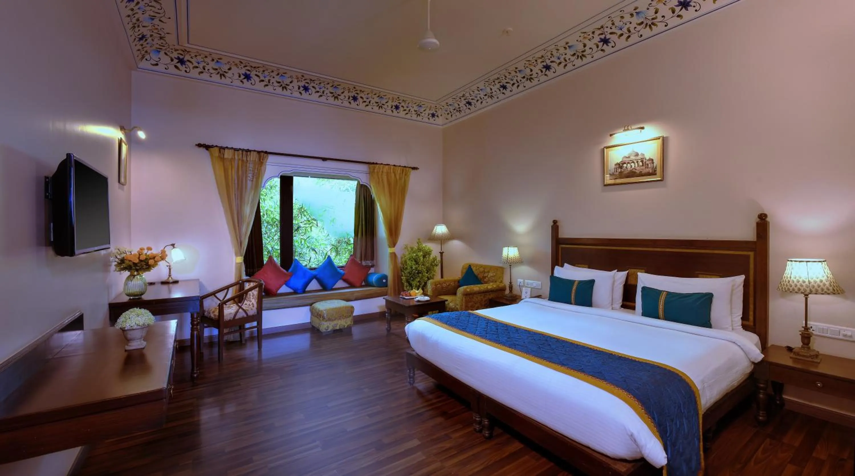 Photo of the whole room, Bed in Anuraga Palace