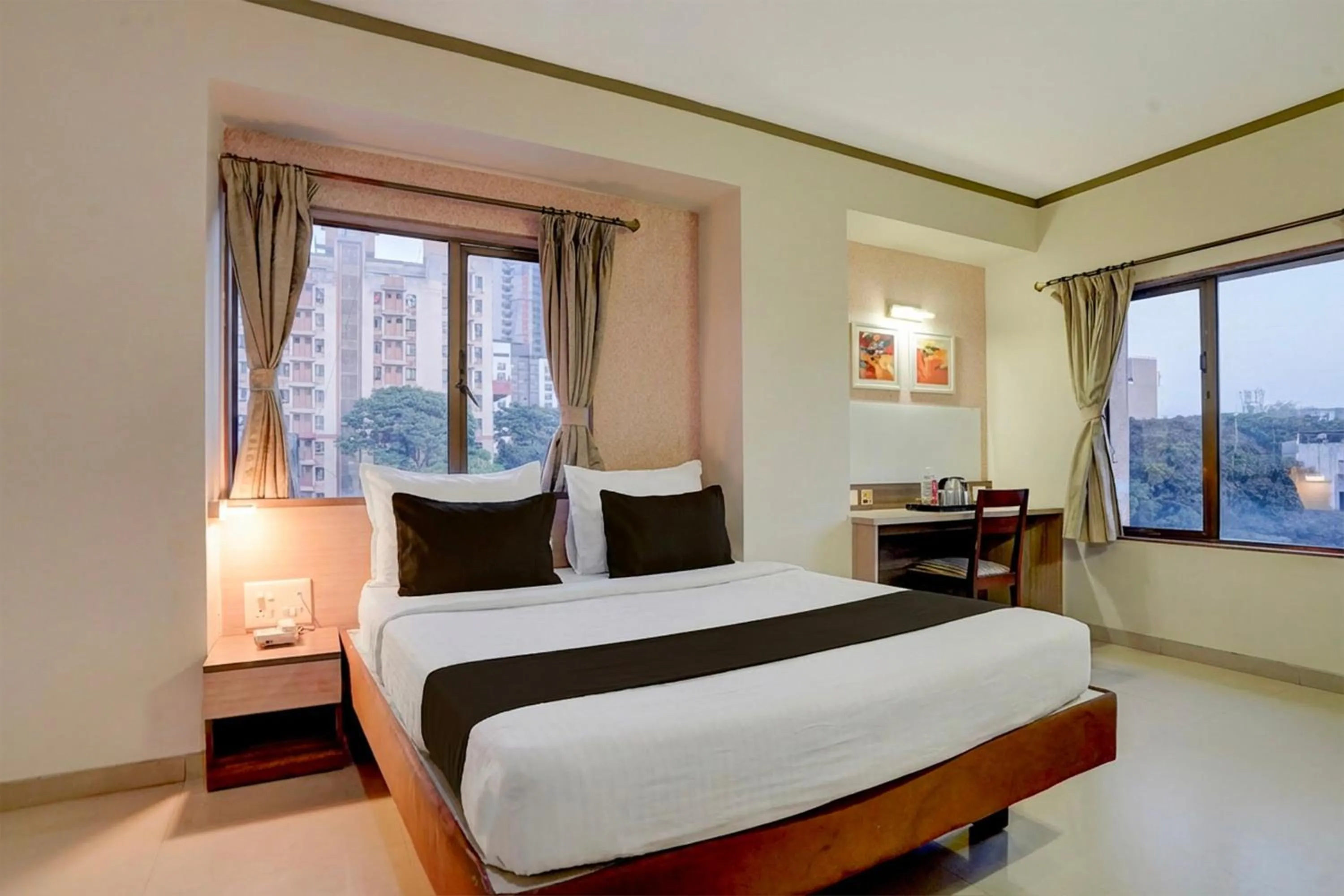 Bedroom, Bed in Super Townhouse Oak Pune Railway Station Formerly Kapil Residency