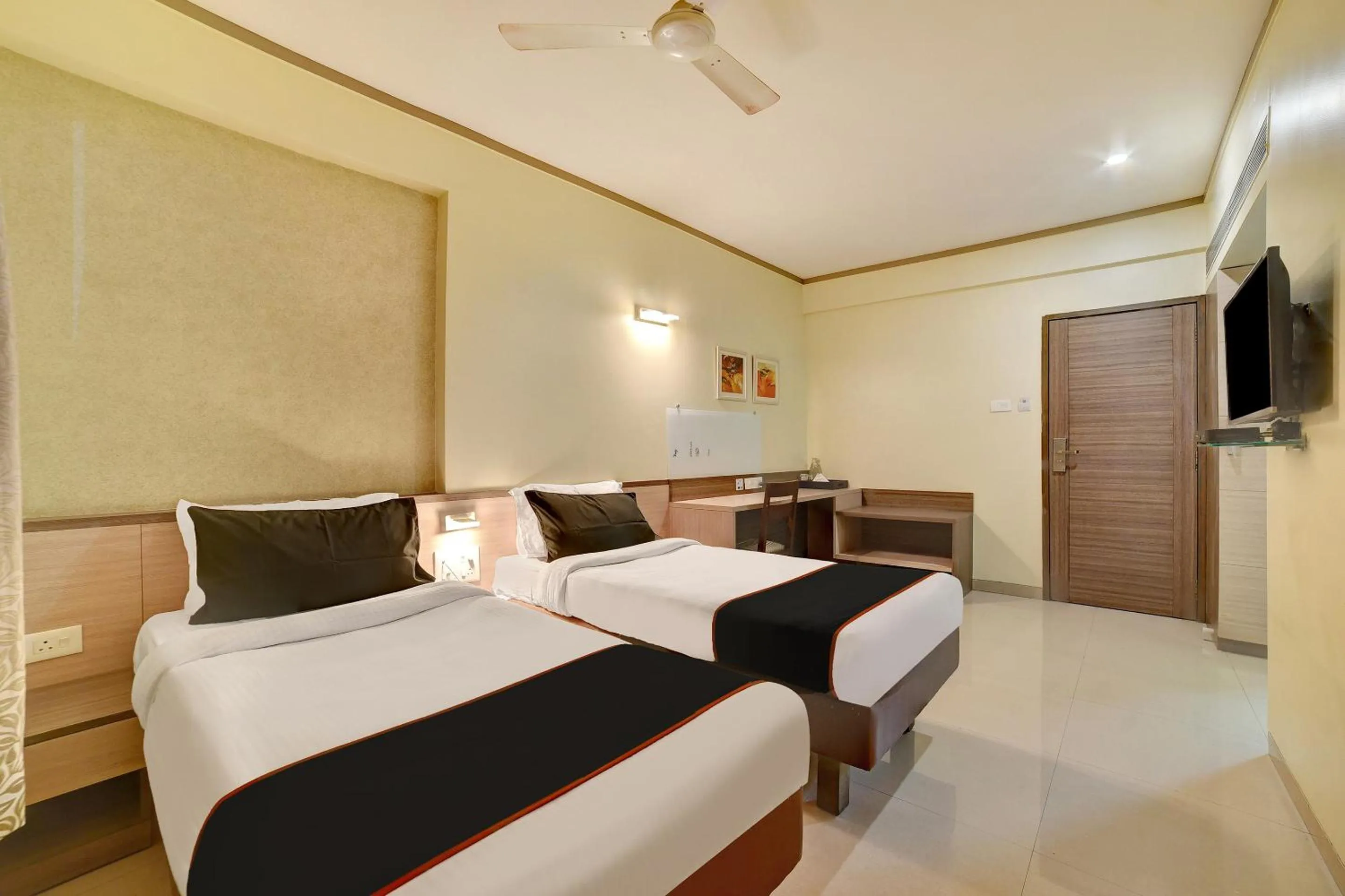 Bedroom, Bed in Townhouse Oak Pune Railway Station Formerly Kapil Residency