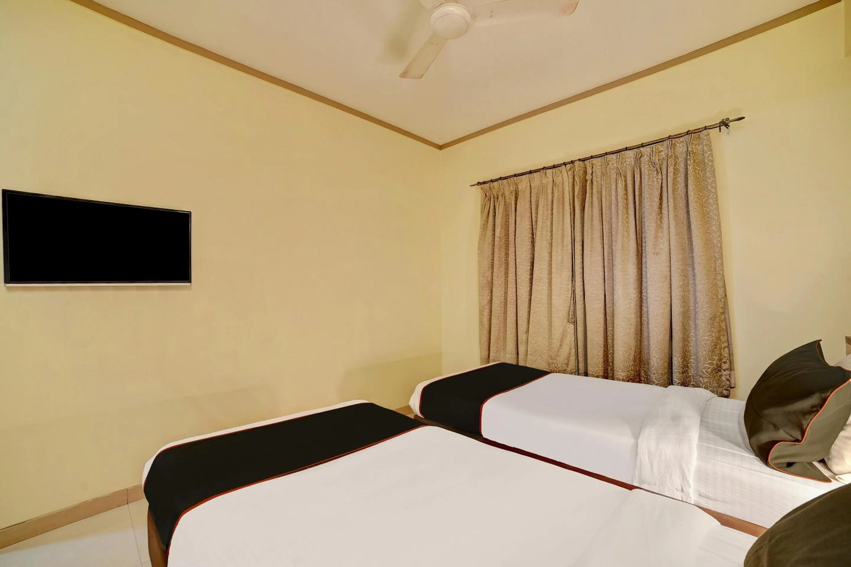 Bedroom, Bed in Townhouse Oak Pune Railway Station Formerly Kapil Residency