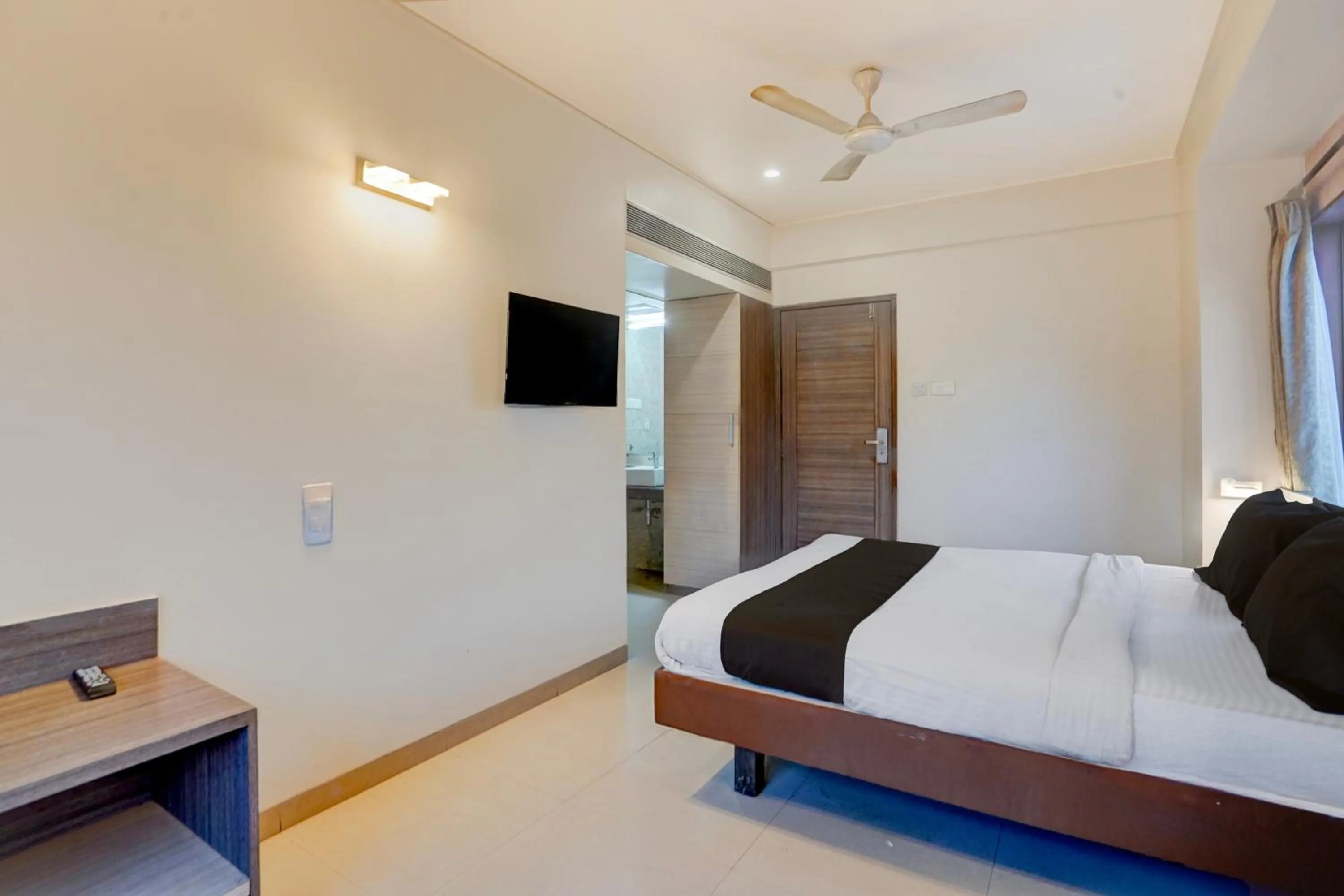 Bedroom, Bed in Townhouse Oak Pune Railway Station Formerly Kapil Residency