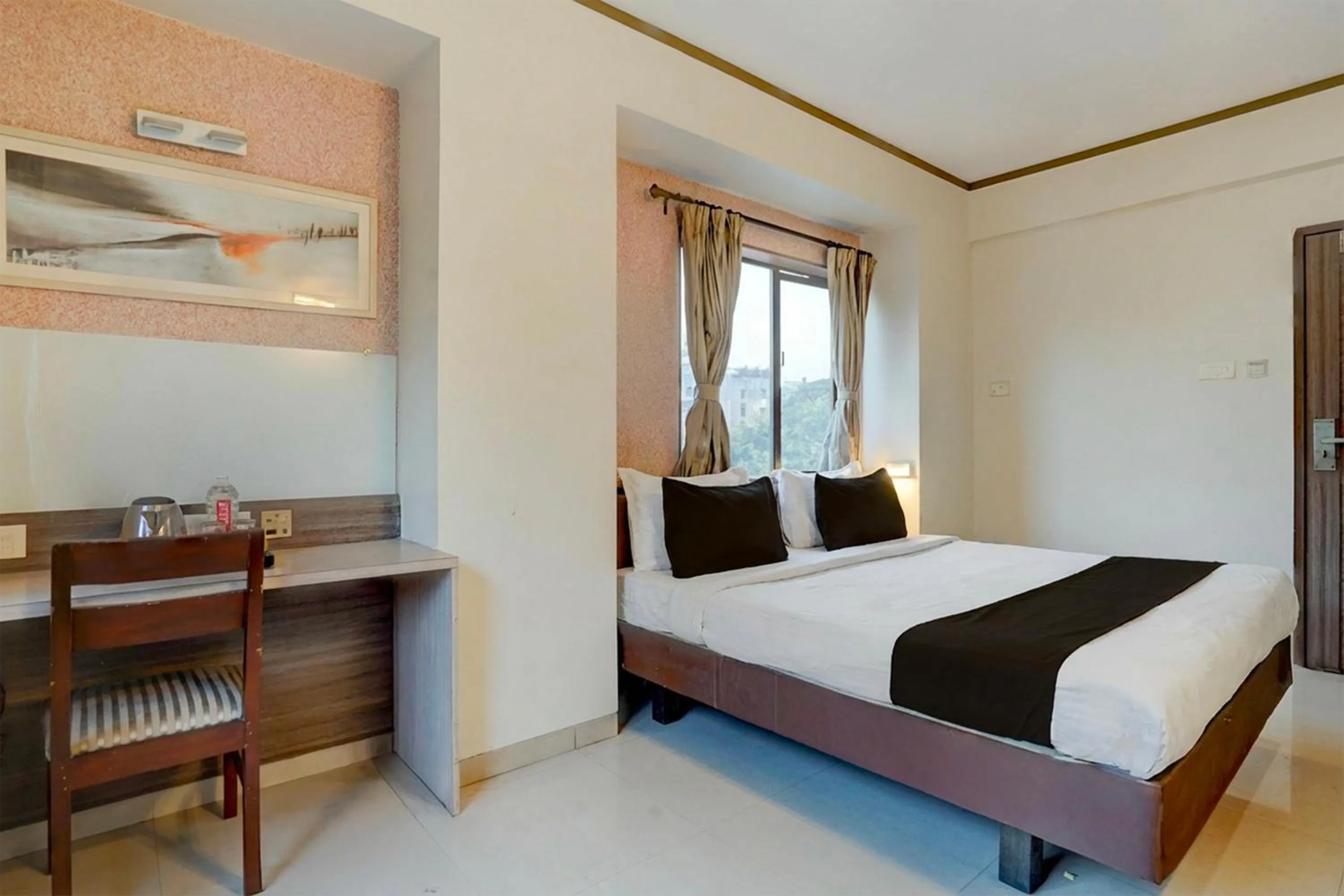Bedroom, Bed in Super Townhouse Oak Pune Railway Station Formerly Kapil Residency