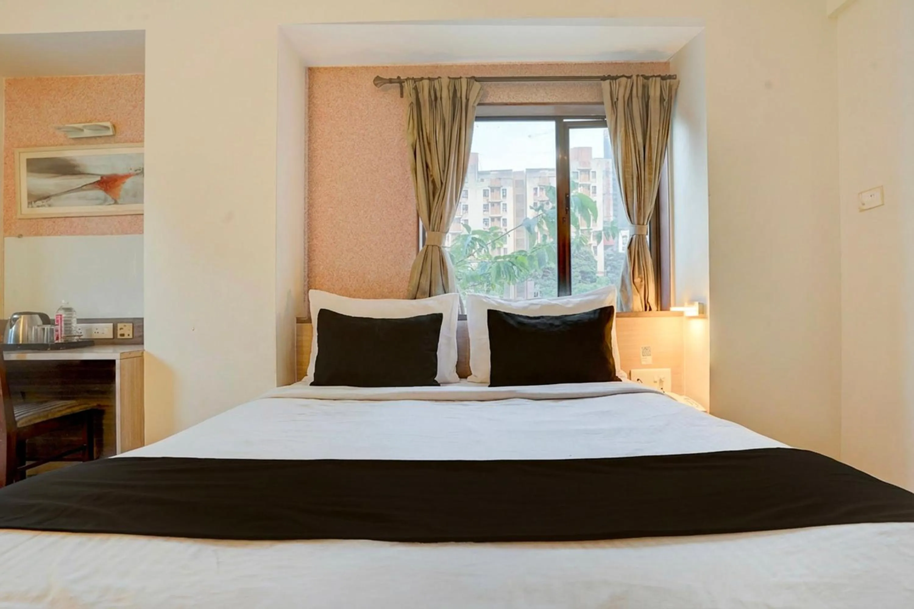 Bedroom, Bed in Super Townhouse Oak Pune Railway Station Formerly Kapil Residency