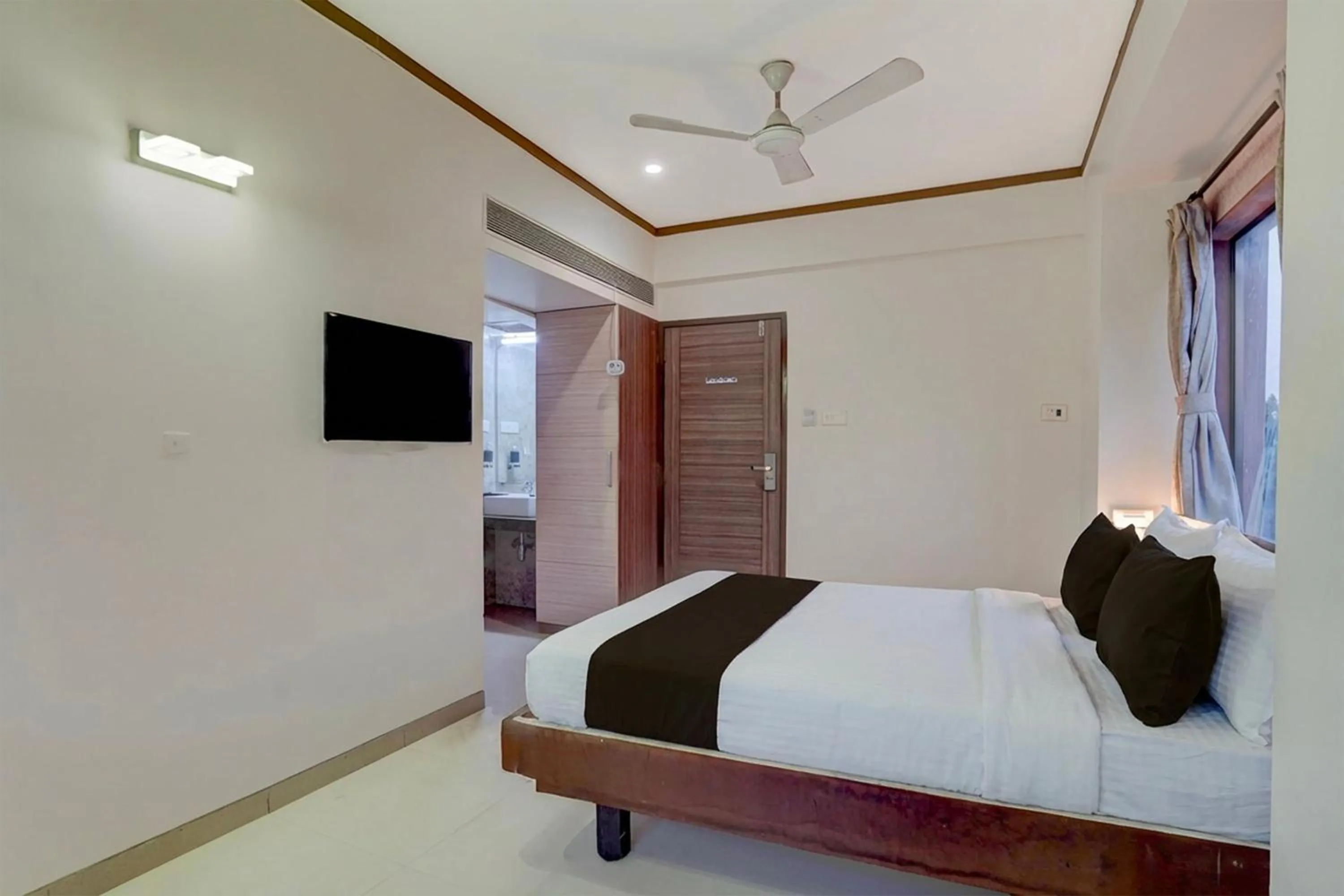 Bedroom, Bed in Townhouse Oak Pune Railway Station Formerly Kapil Residency