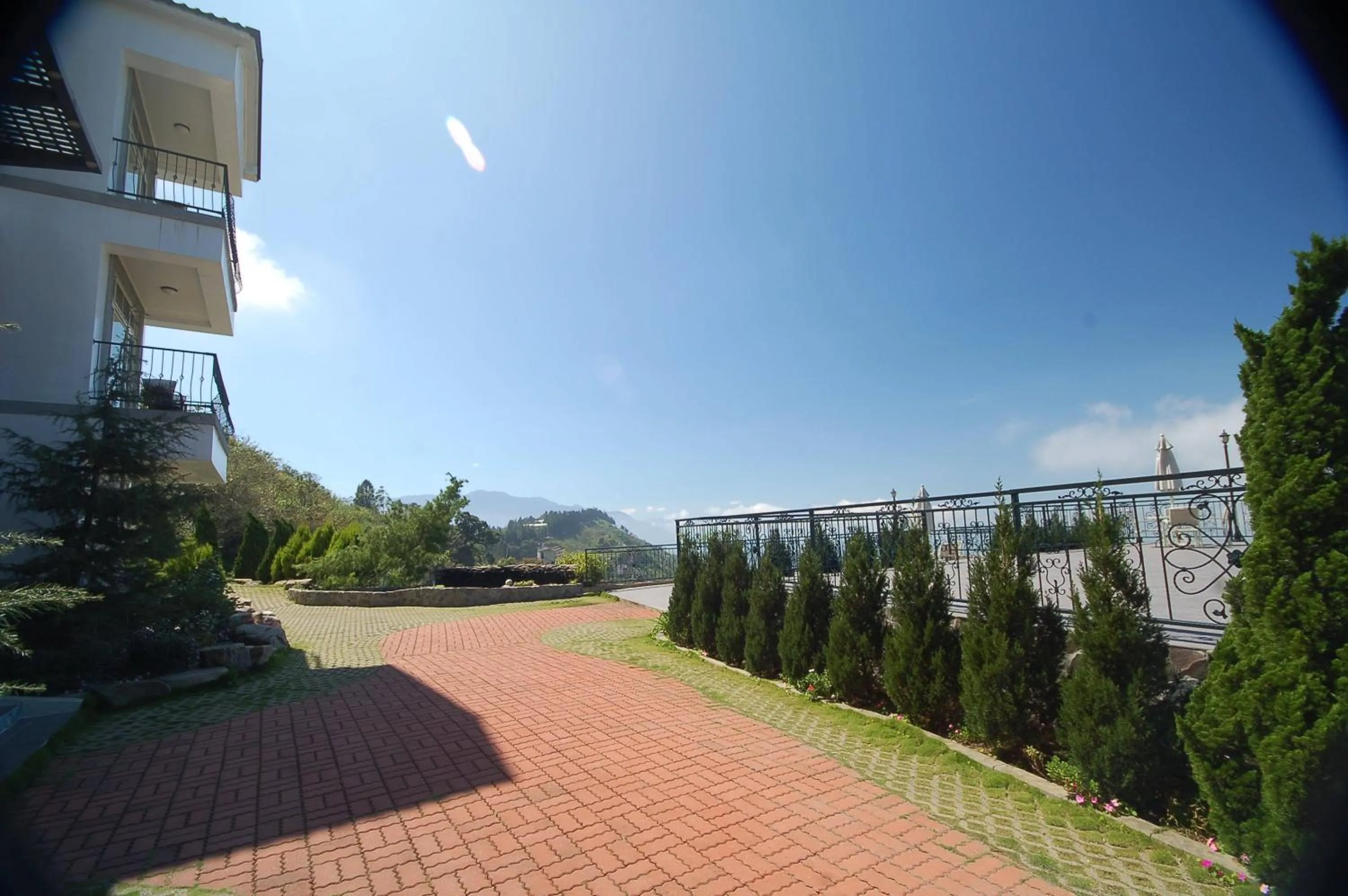 Area and facilities in Star Villa