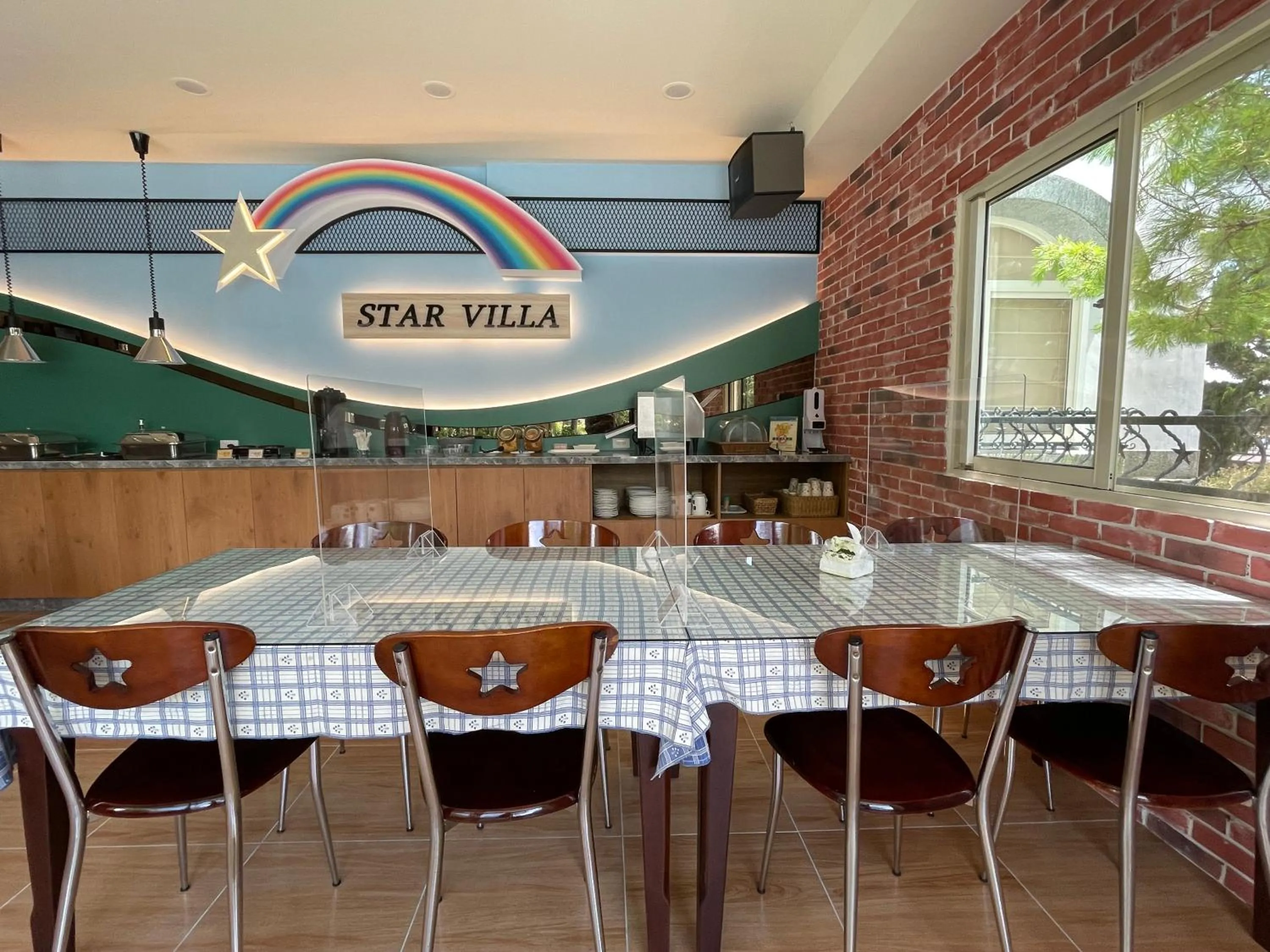 Restaurant/places to eat in Star Villa