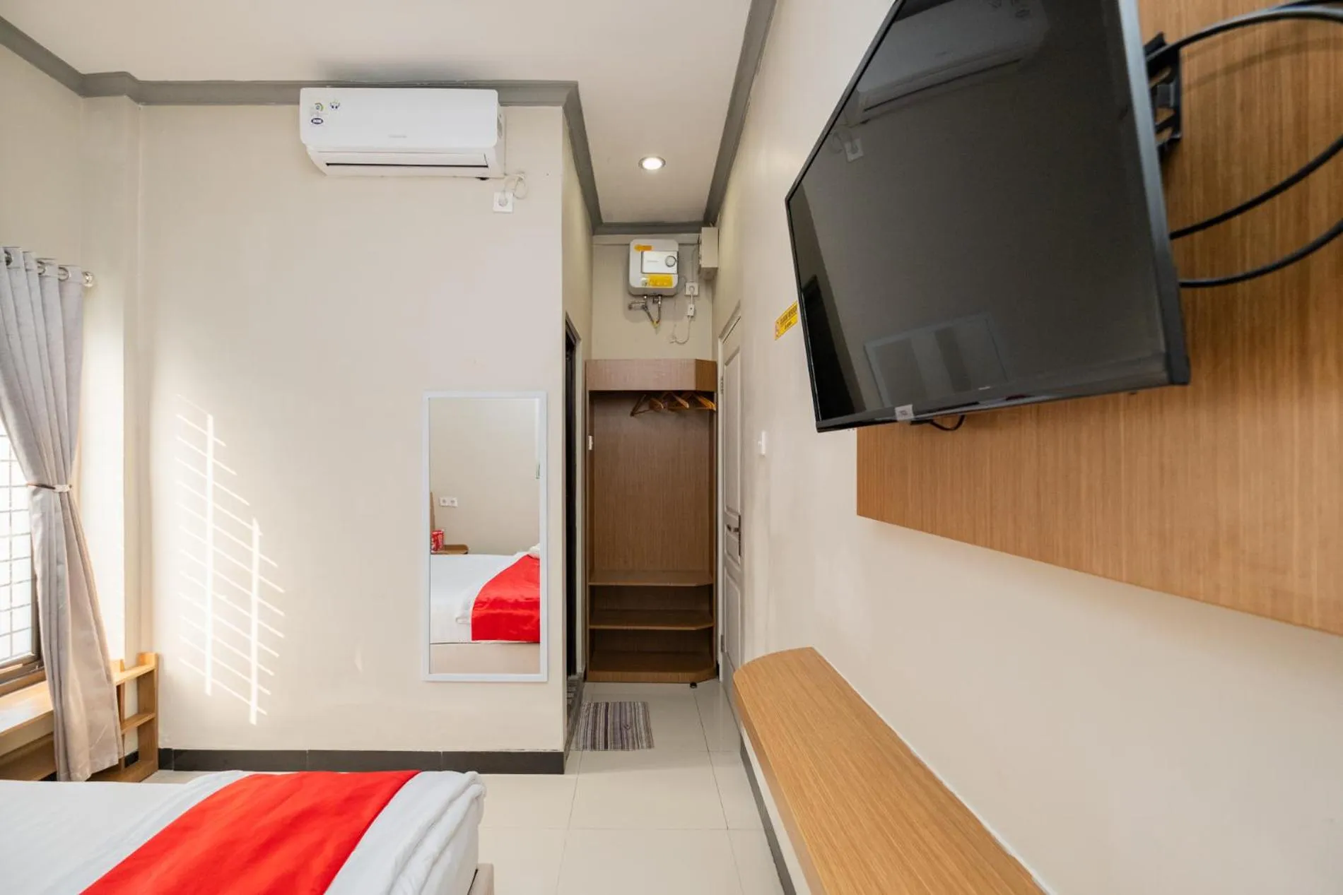 Bedroom, Bed in RedDoorz near Kampung Inggris Pare