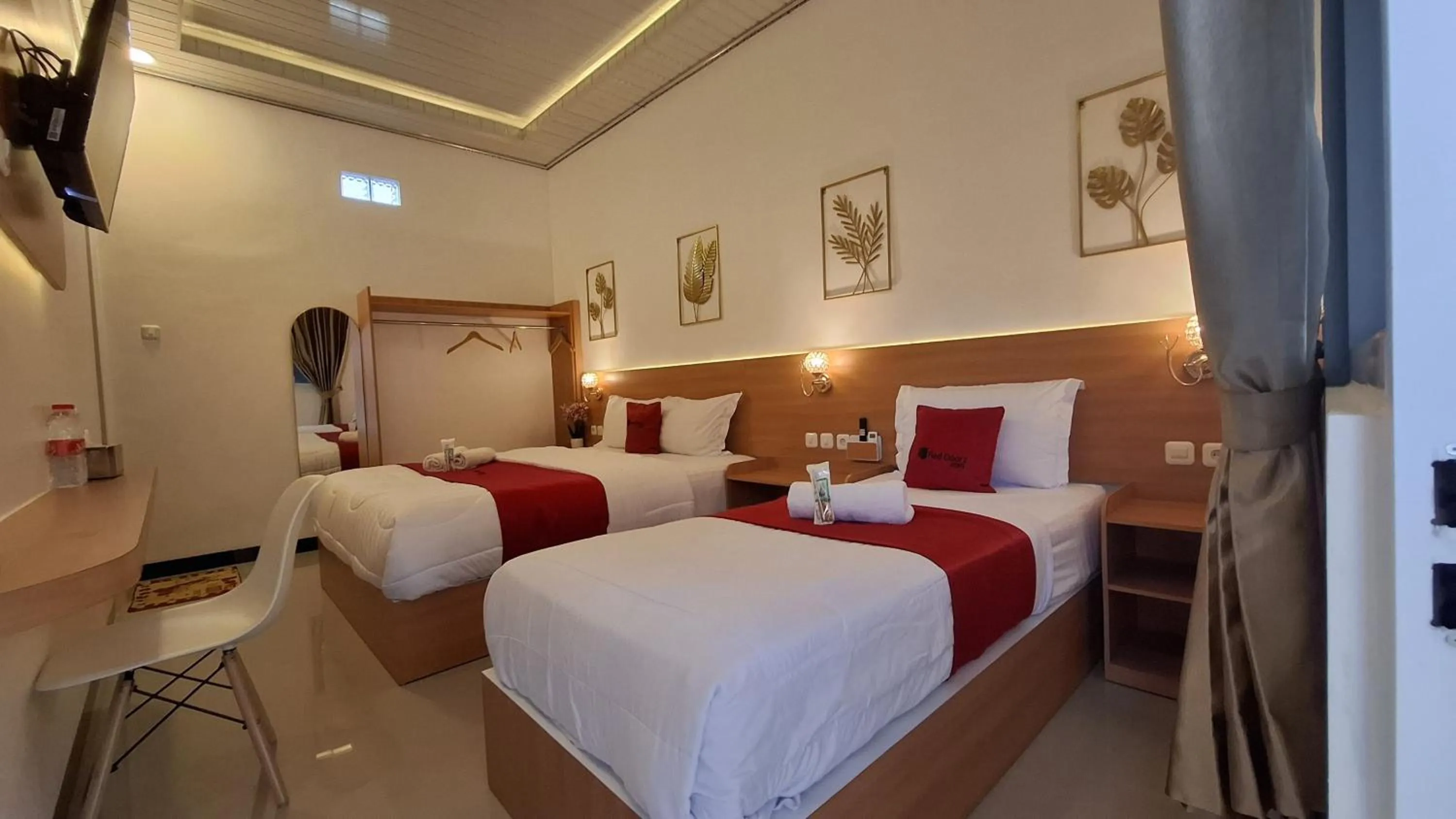 Bedroom, Bed in RedDoorz near Kampung Inggris Pare