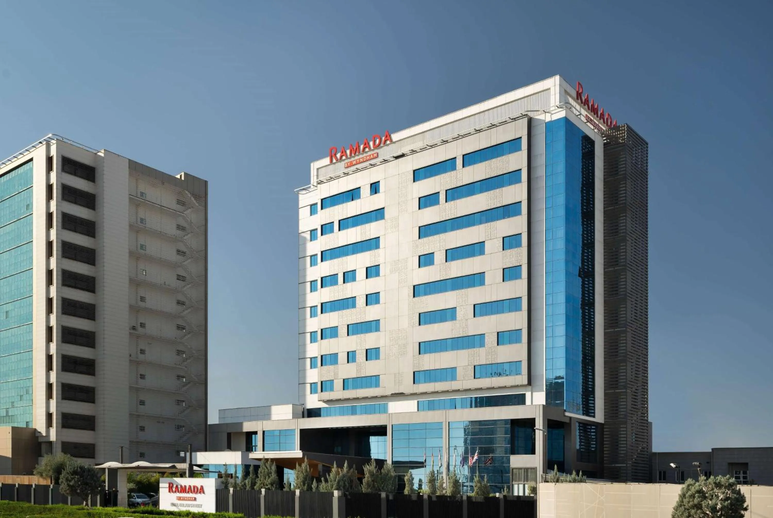Property building in Ramada by Wyndham Erbil Gulan Street