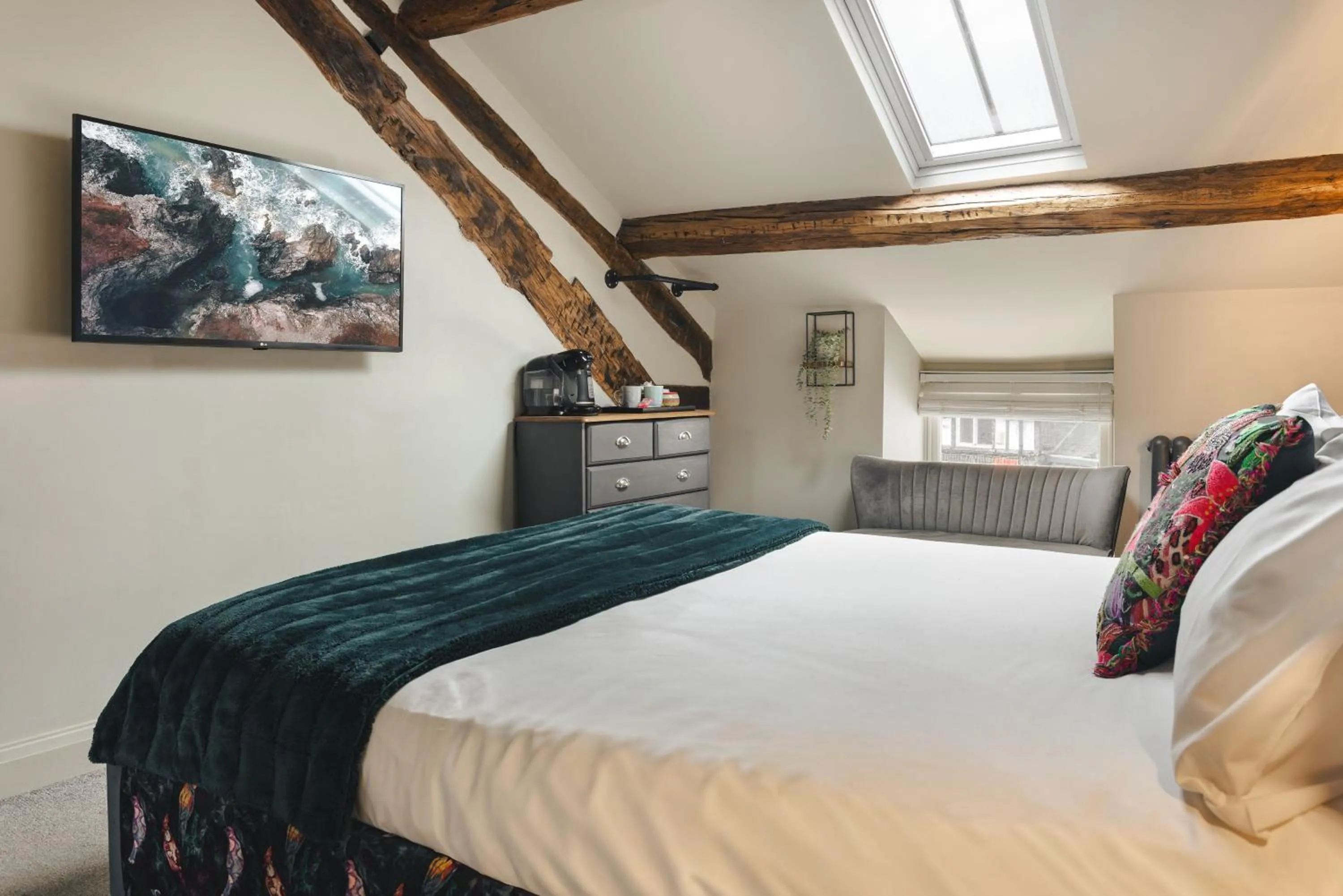 Bed in The Hive at Poppi-Red