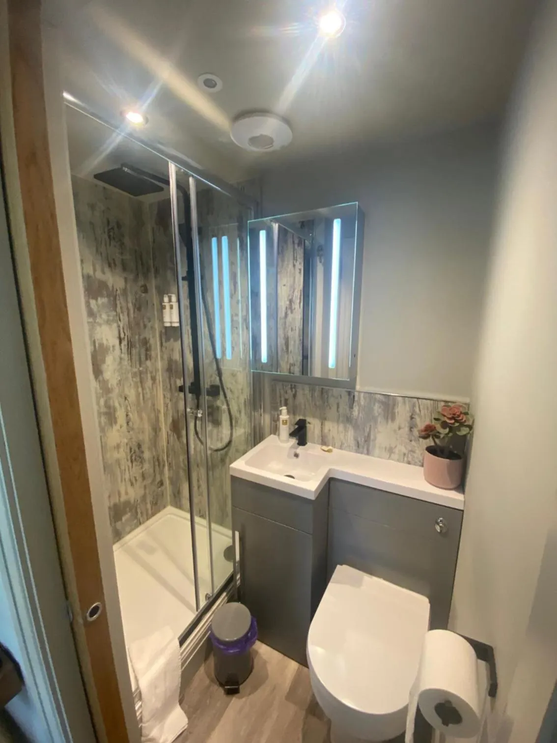 Bathroom in The Hive at Poppi-Red