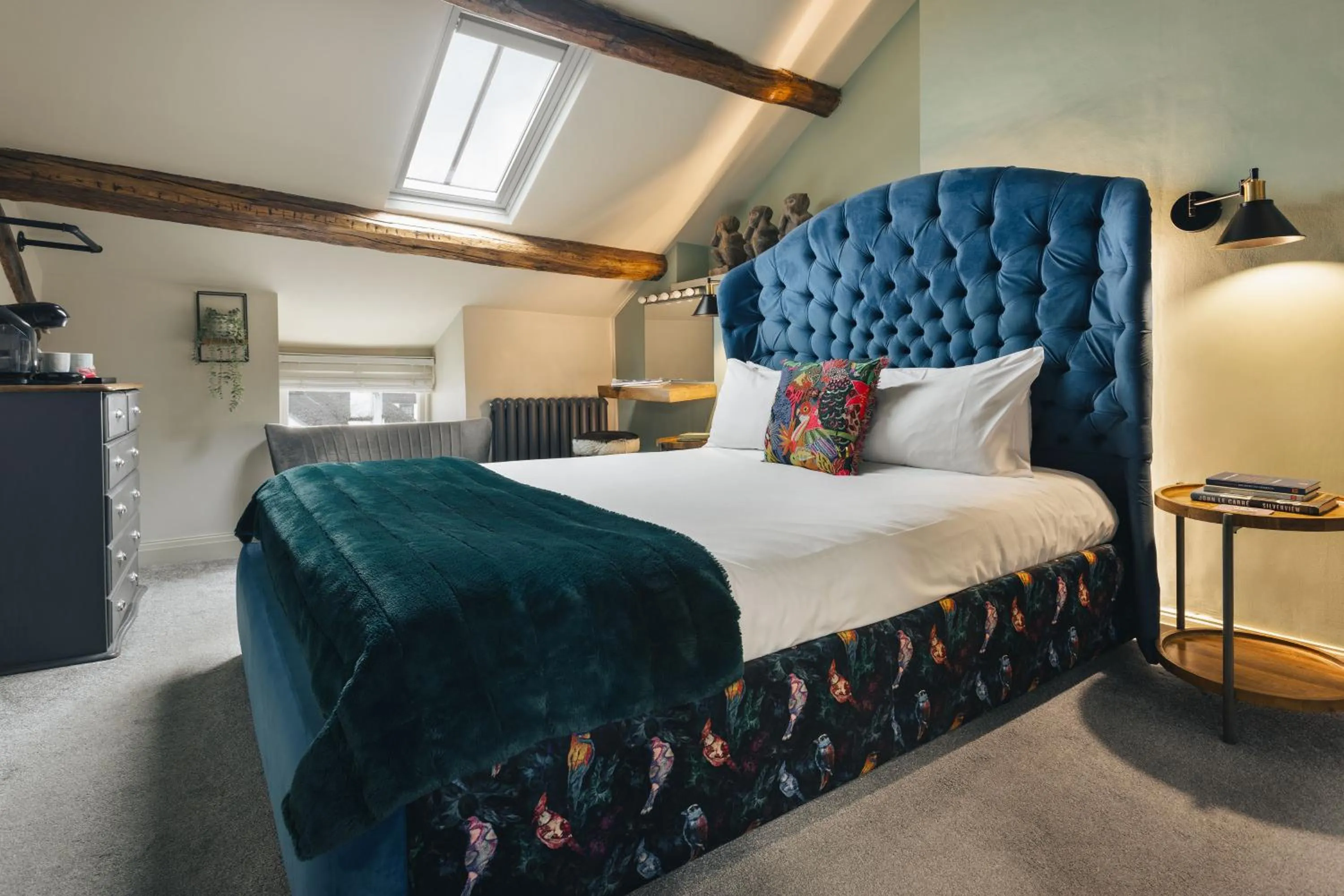 Deluxe King Room - single occupancy in The Hive at Poppi-Red