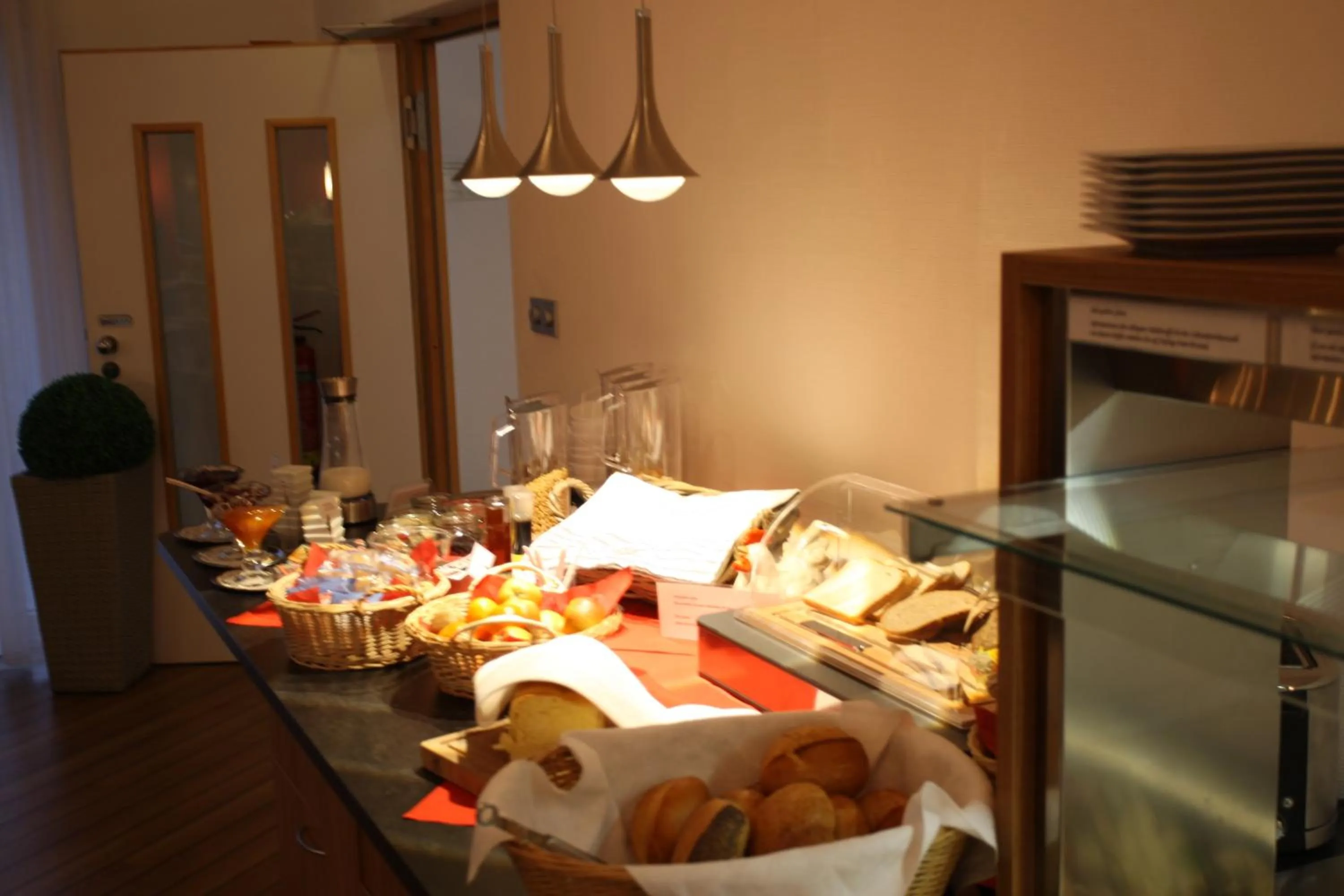 Breakfast, Bed in Hotel Bürger