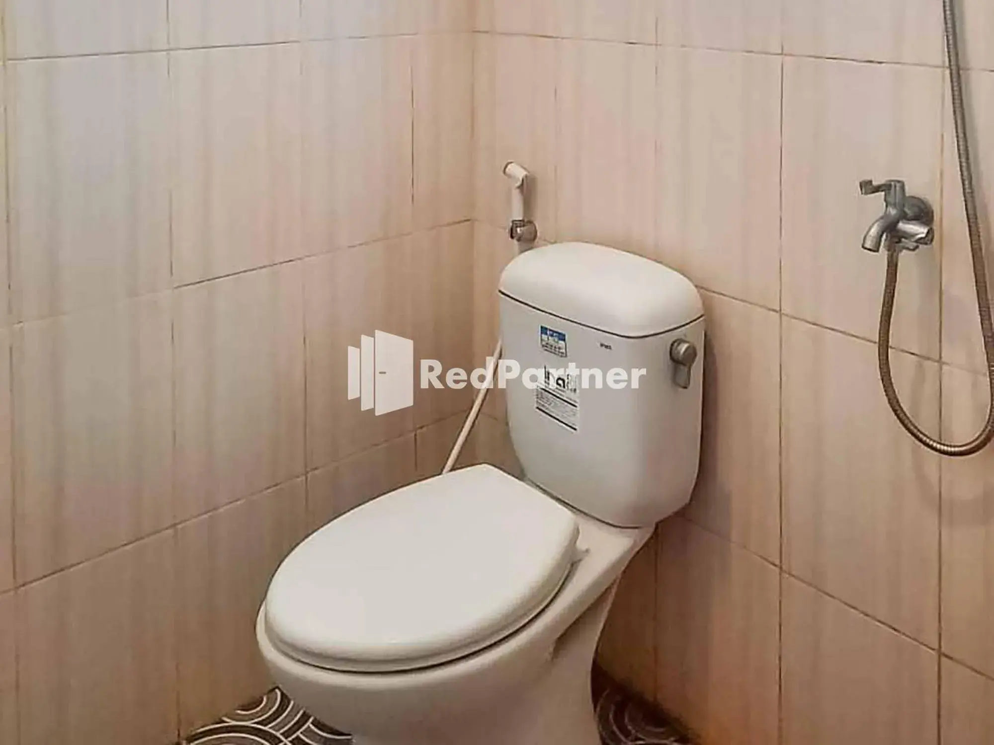 Bathroom in Wisma Baznas Syariah Majalengka Mitra RedDoorz Bathroom in Wisma Baznas Syariah Majalengka Mitra RedDoorz