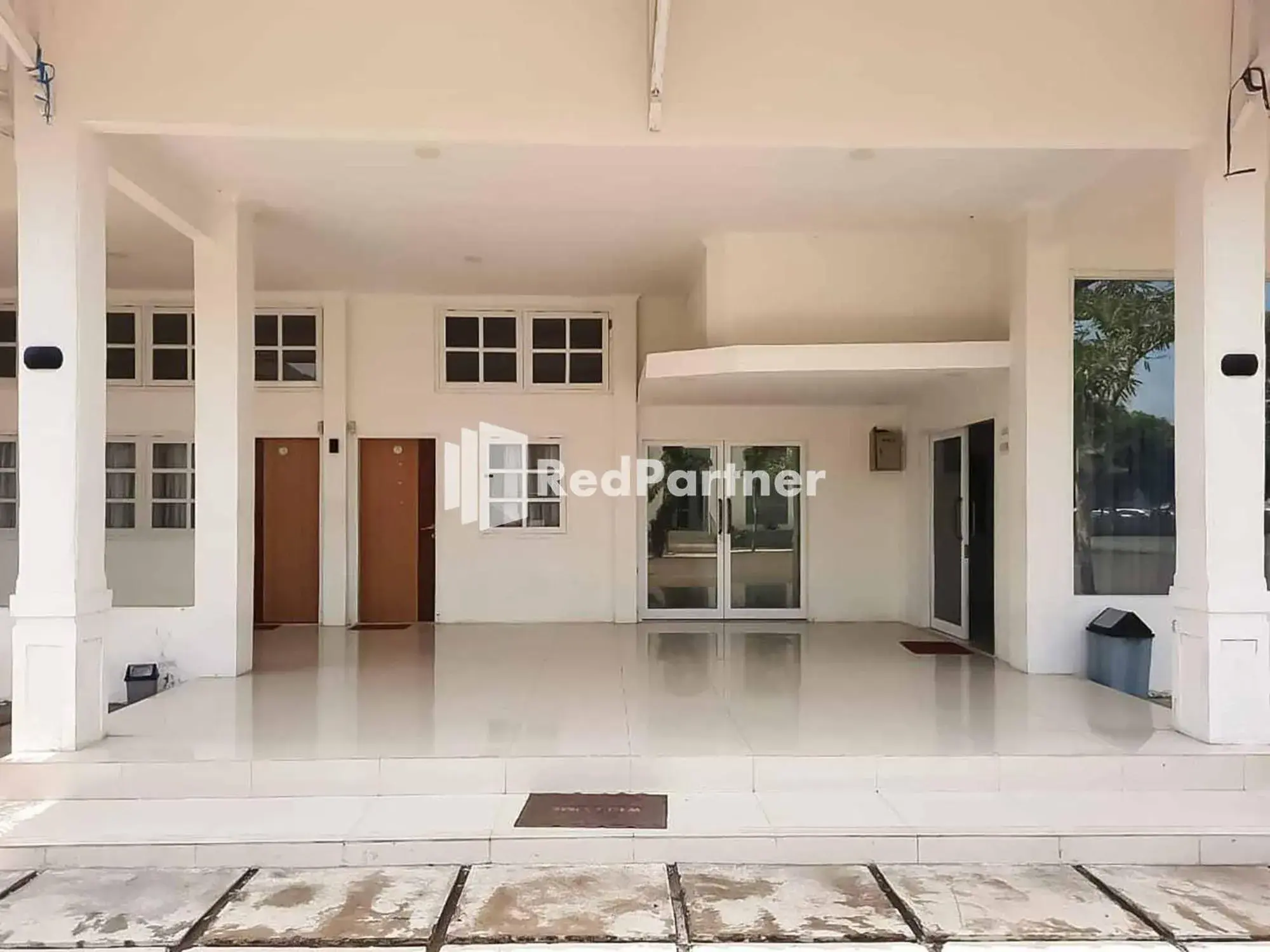 Facade/entrance in Wisma Baznas Syariah Majalengka Mitra RedDoorz Facade/entrance in Wisma Baznas Syariah Majalengka Mitra RedDoorz