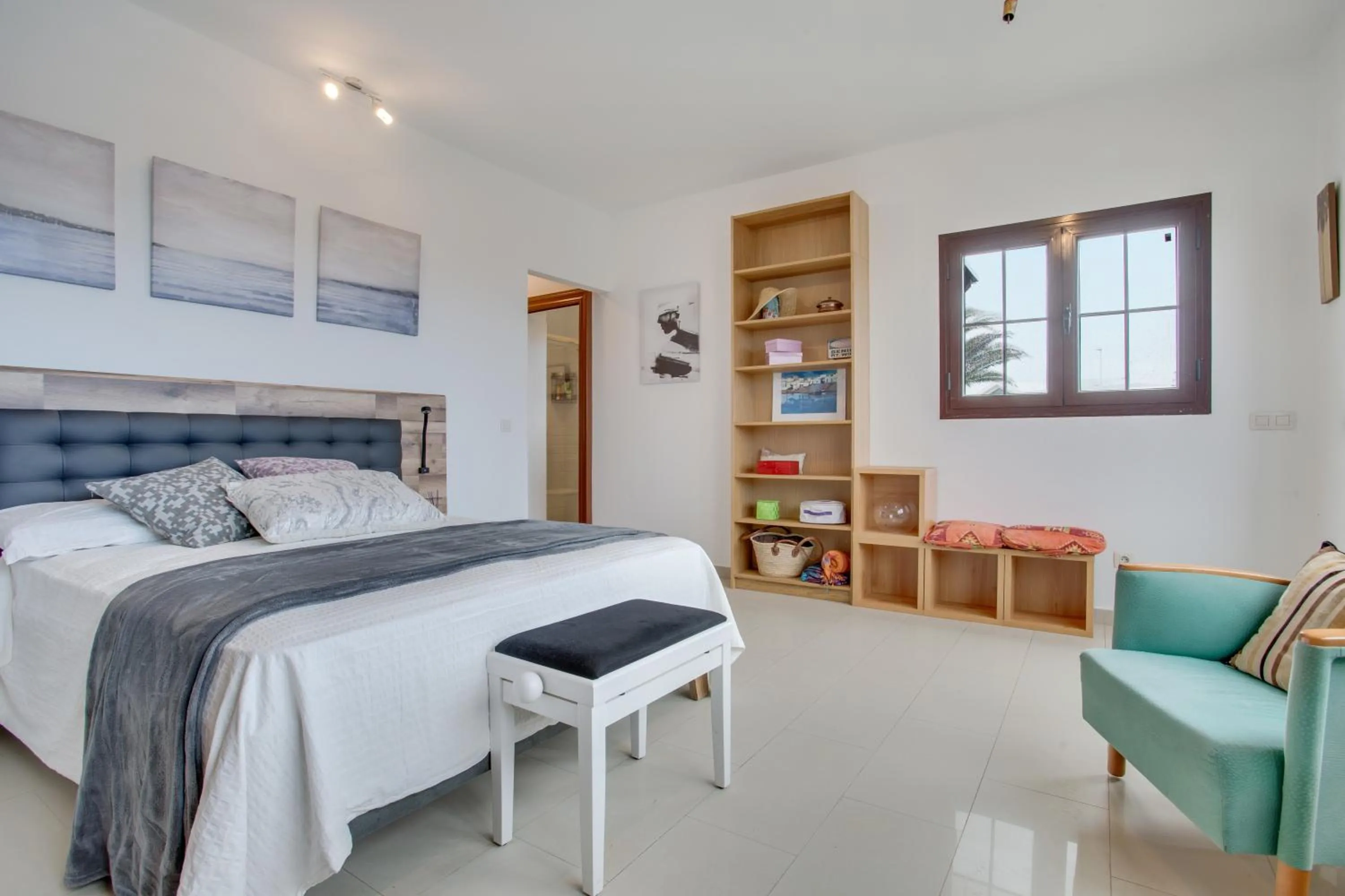 Living room, Bed in Villa Kodotoma