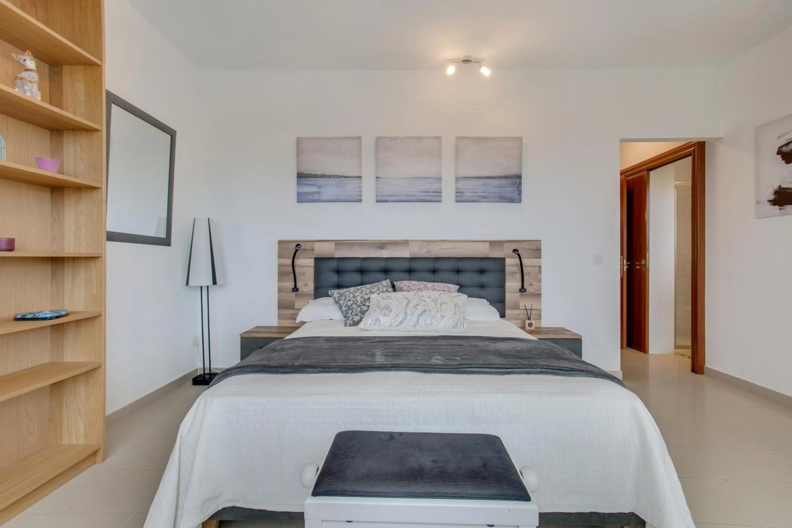 Living room, Bed in Villa Kodotoma
