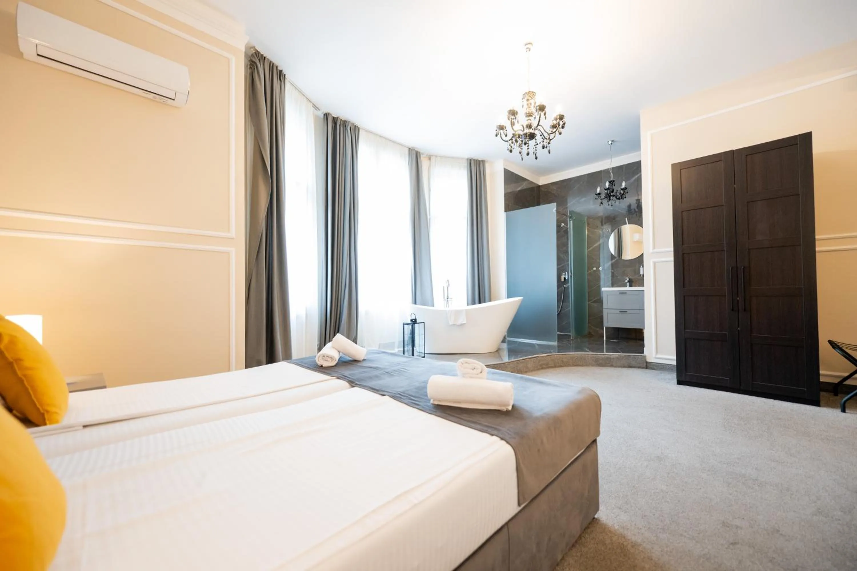 Bed in Boutique Hotel Kings Palace