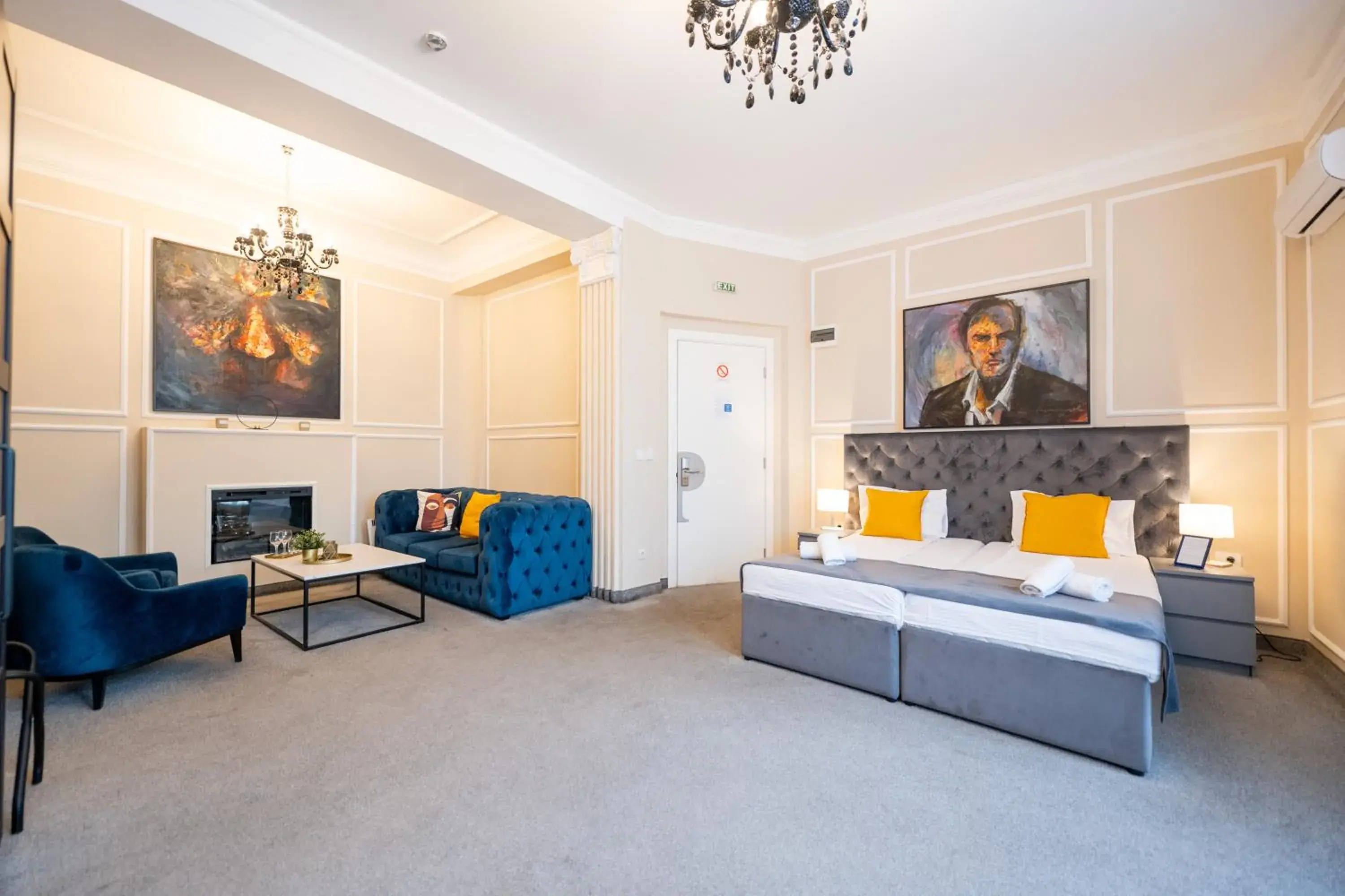 TV and multimedia, Bed in Boutique Hotel Kings Palace TV and multimedia, Bed in Boutique Hotel Kings Palace