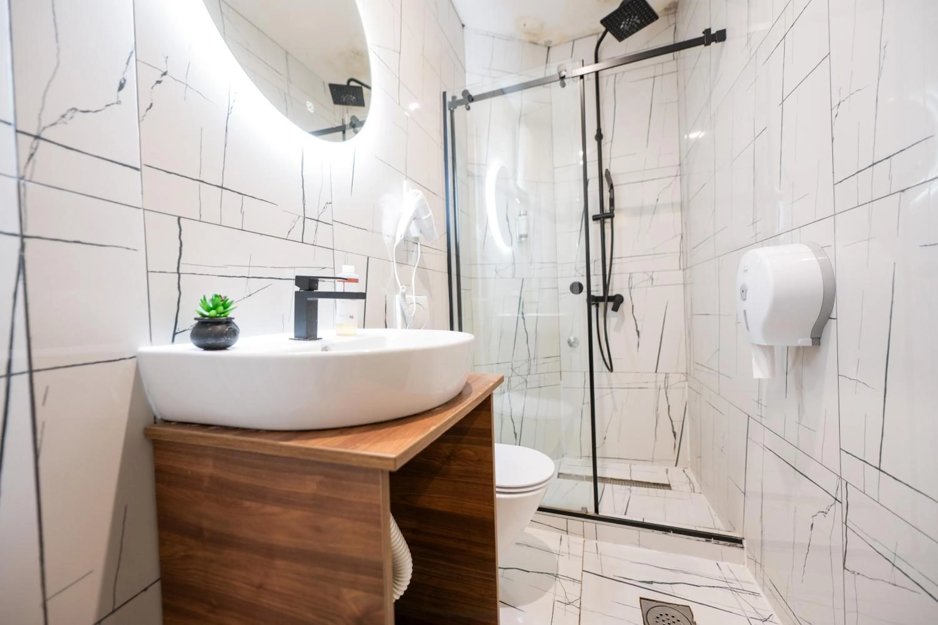 Shower in Boutique Hotel Kings Palace