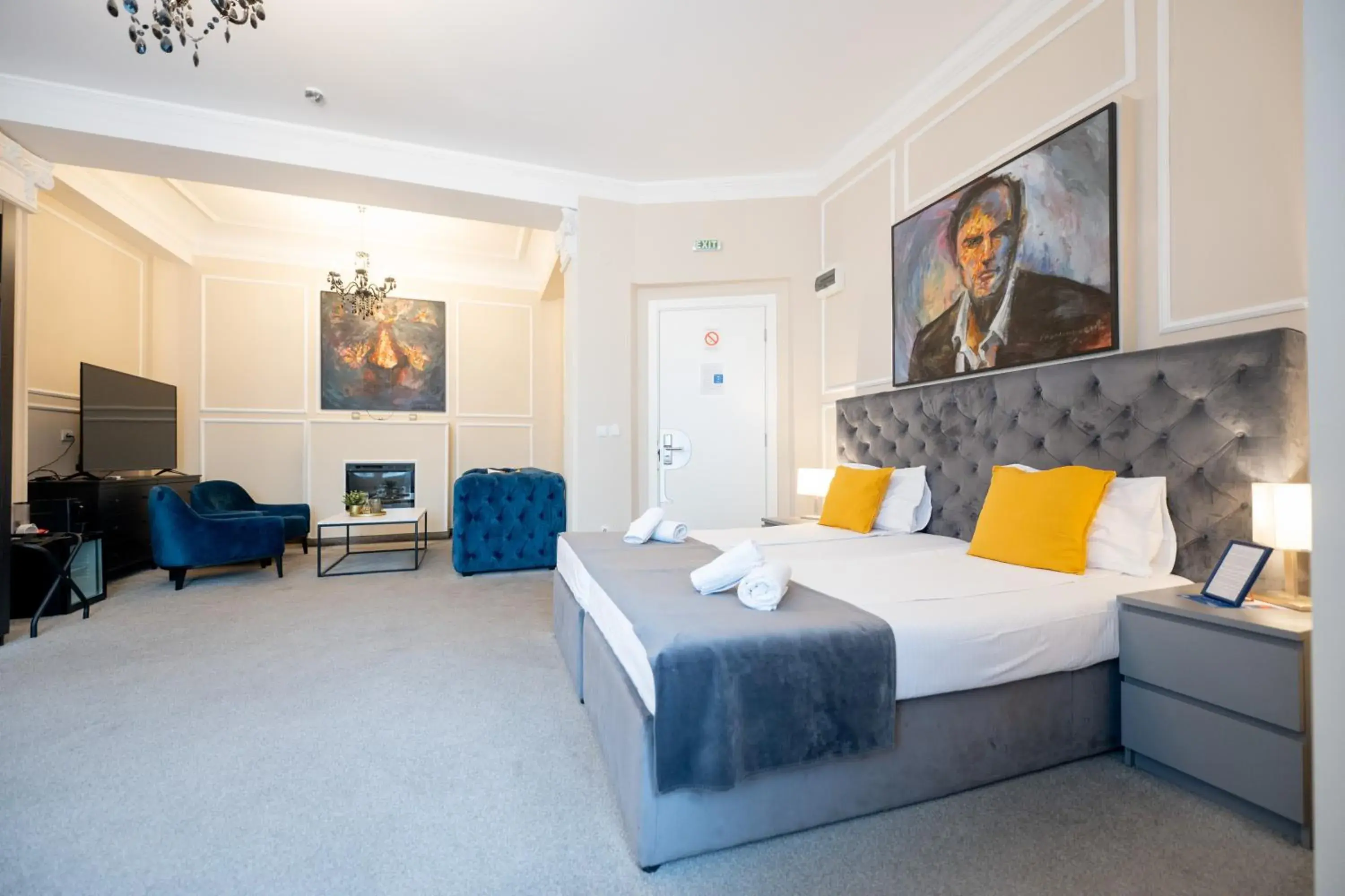 Communal lounge/ TV room, Bed in Boutique Hotel Kings Palace Communal lounge/ TV room, Bed in Boutique Hotel Kings Palace