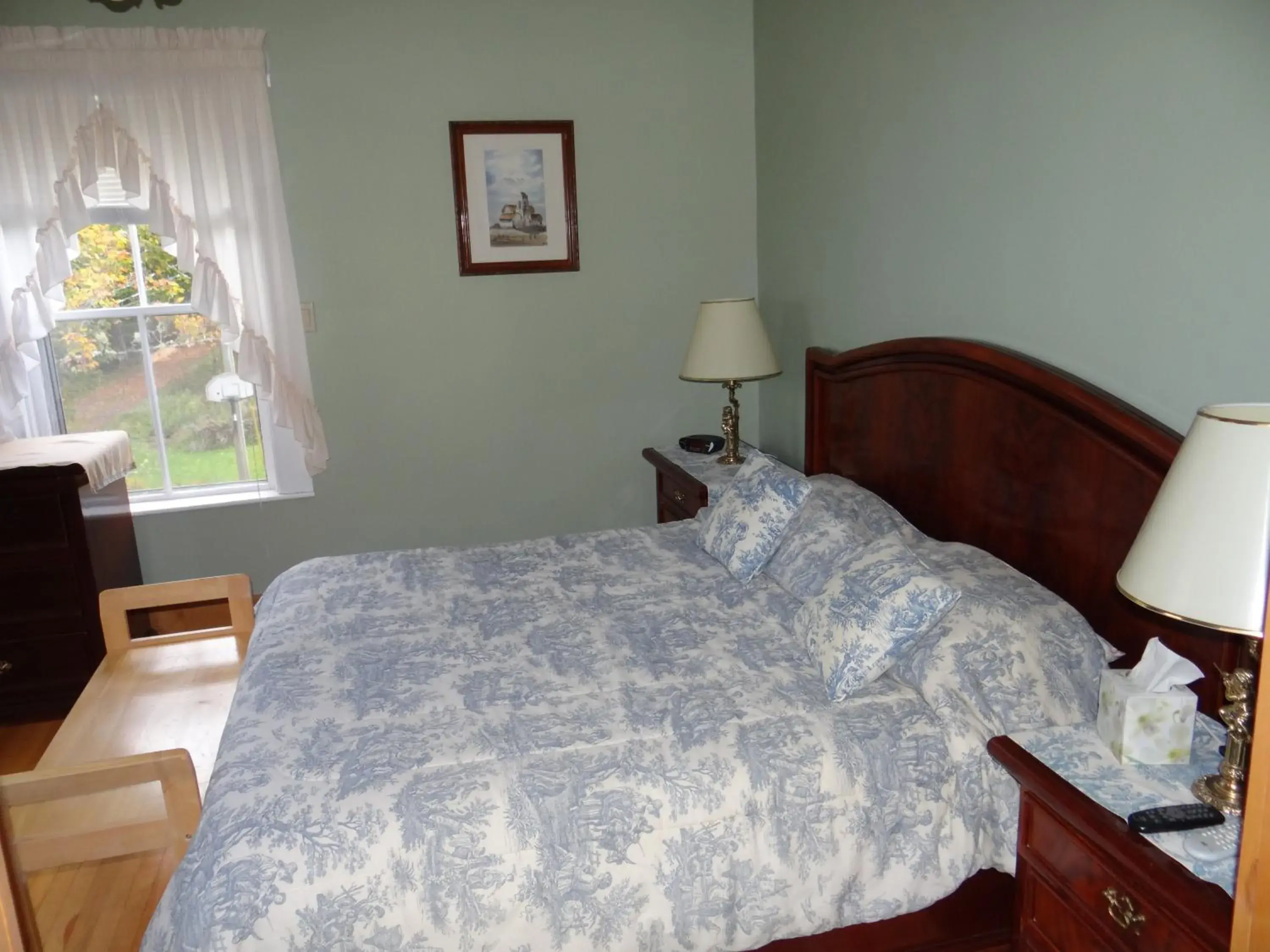 Queen Room - single occupancy in Chamcook Forest Lodge Bed & Breakfast Queen Room - single occupancy in Chamcook Forest Lodge Bed & Breakfast