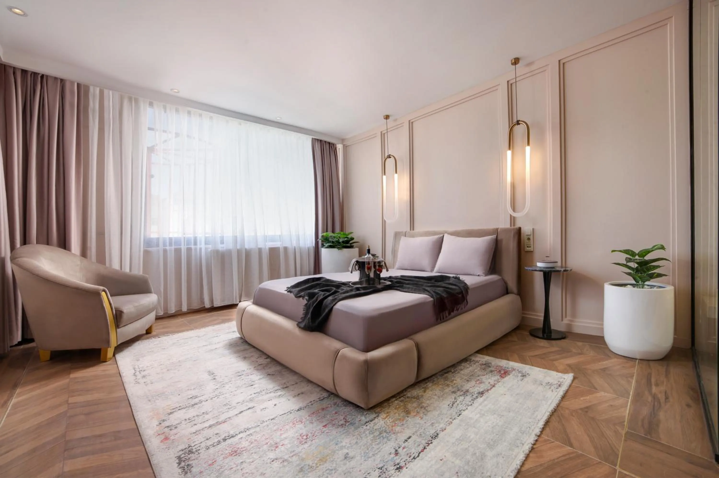 Photo of the whole room, Bed in Walton Gardens Pera