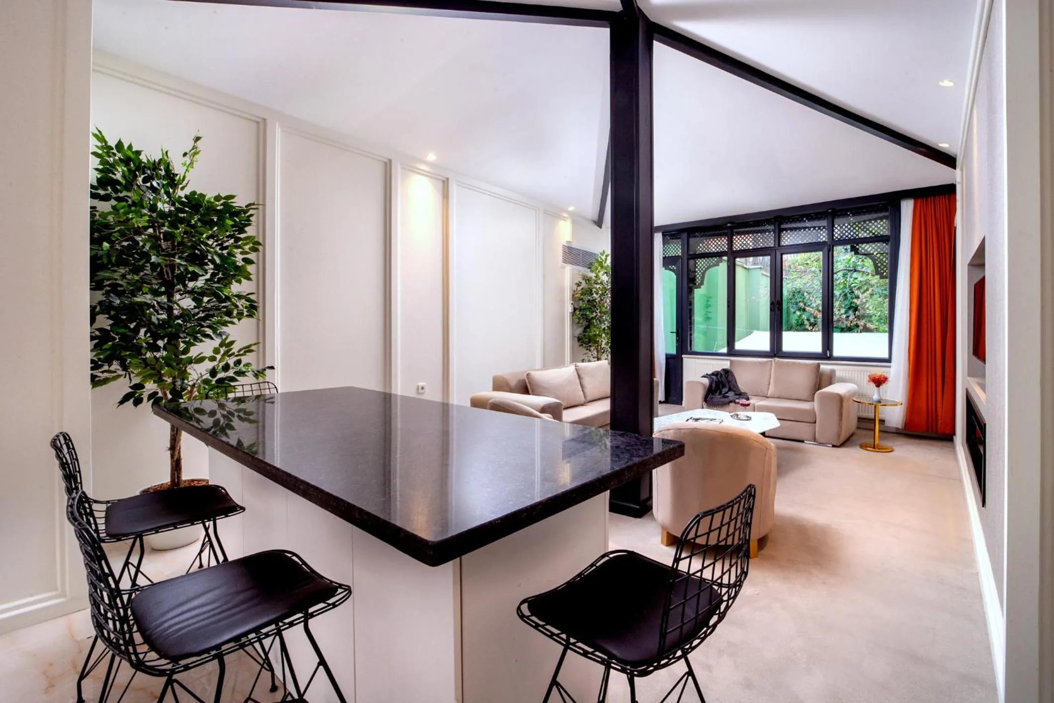 Dining area in Walton Gardens Pera