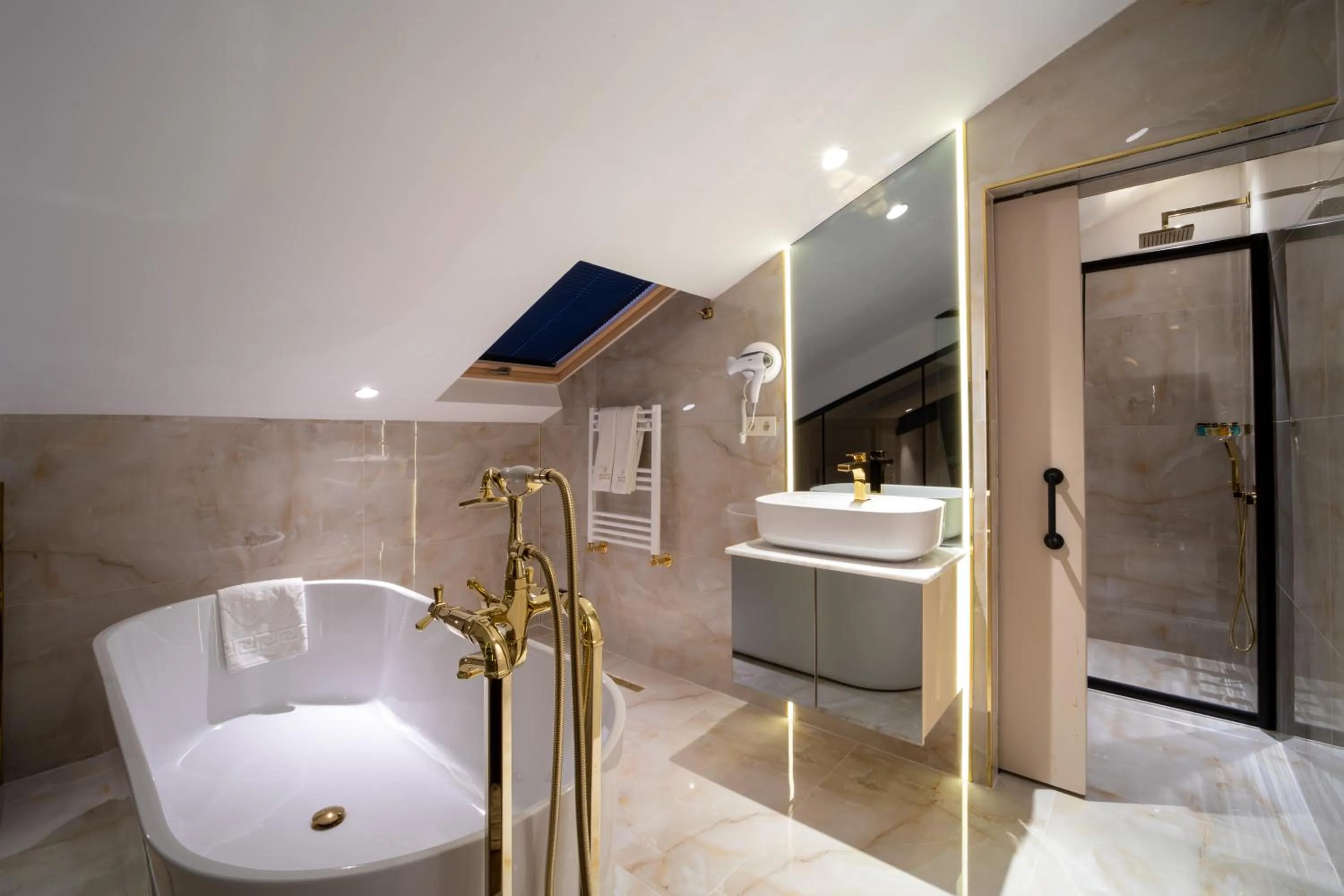 Bathroom in Walton Gardens Pera