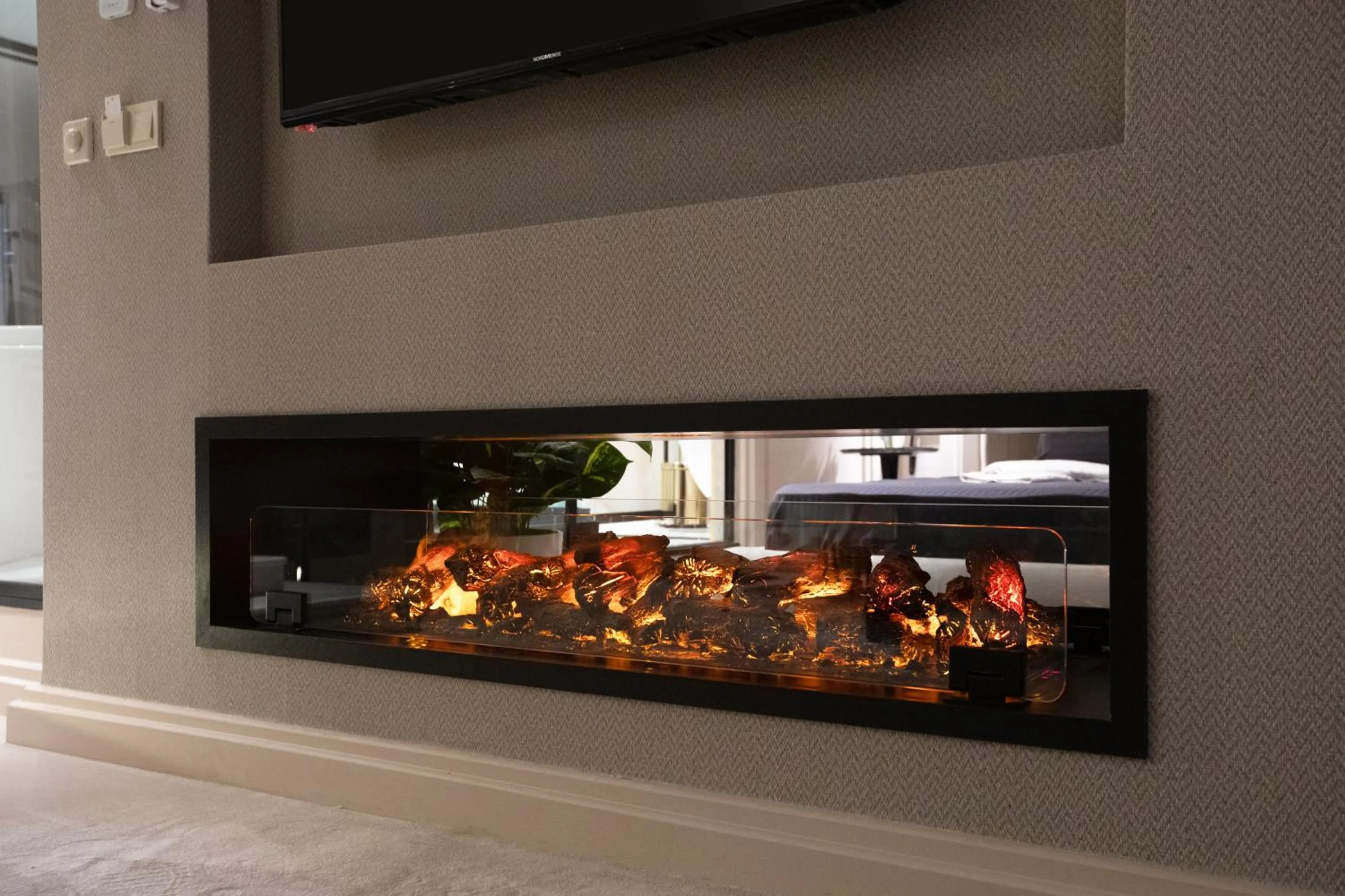 flat iron in Walton Gardens Pera