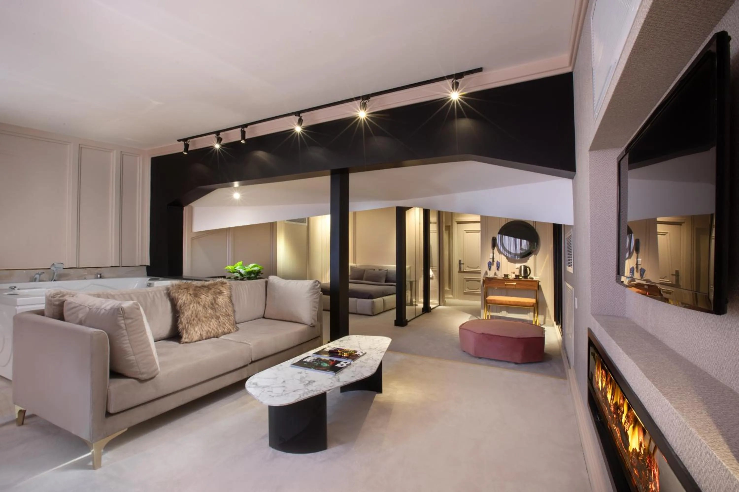 Photo of the whole room in Walton Gardens Pera