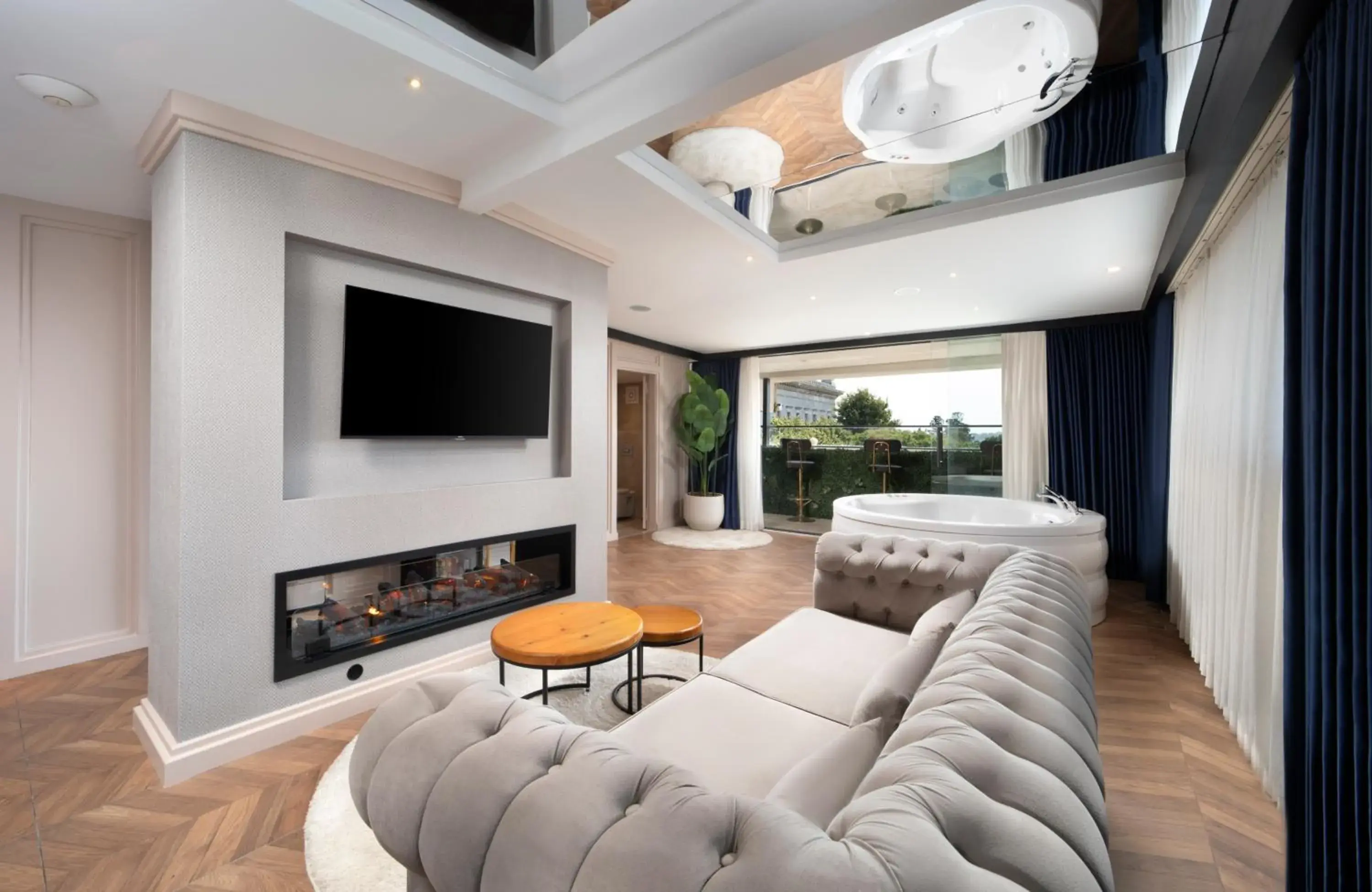 Terrace suites with Jakuzzi in Walton Gardens Pera Terrace suites with Jakuzzi in Walton Gardens Pera