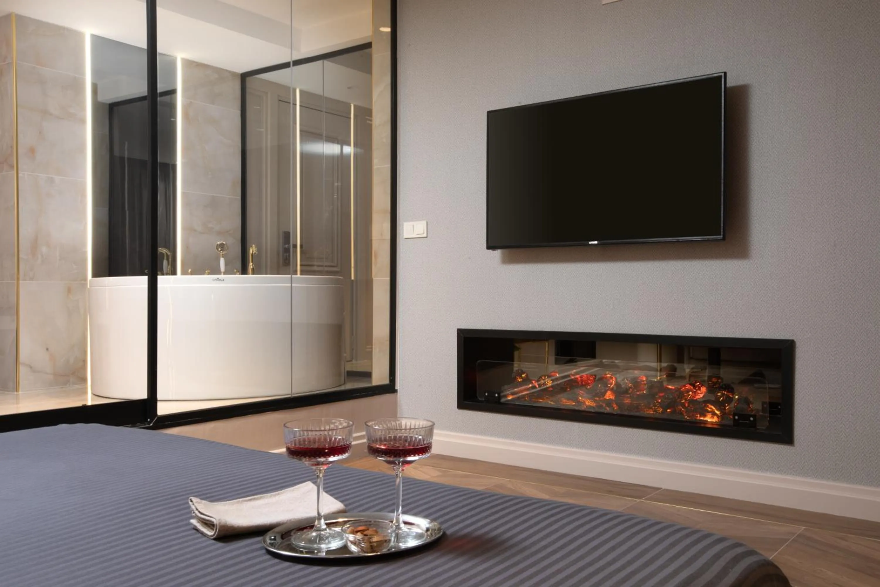 flat iron in Walton Gardens Pera