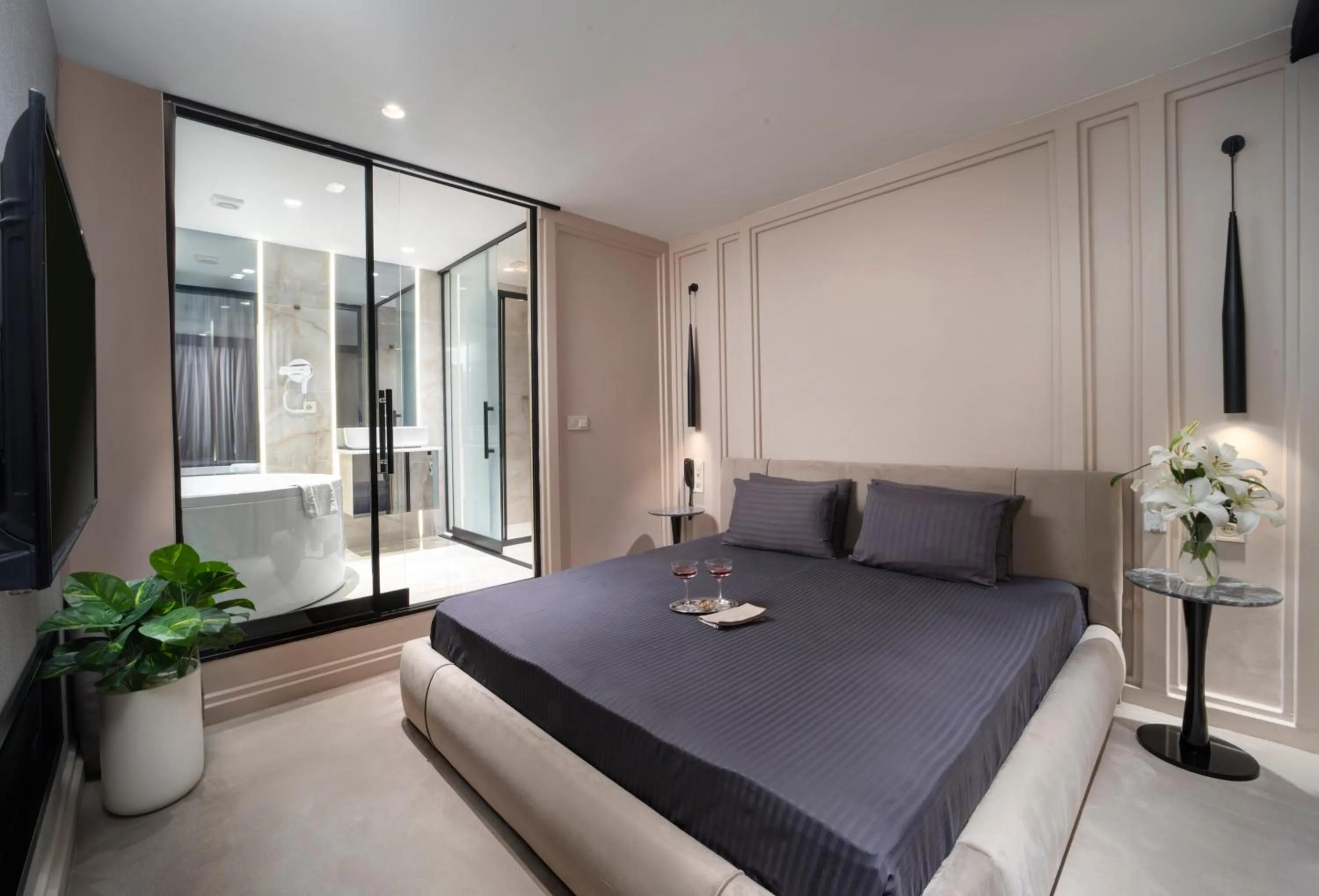 Bedroom, Bed in Walton Gardens Pera